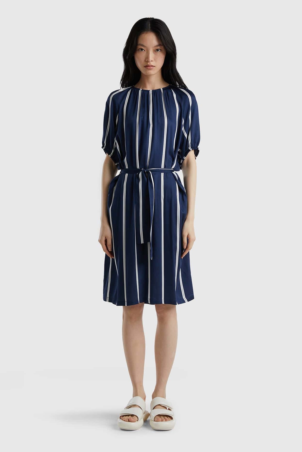 يونايتد كولورز اوف بينيتون فستان نسائي مخطط فلوي