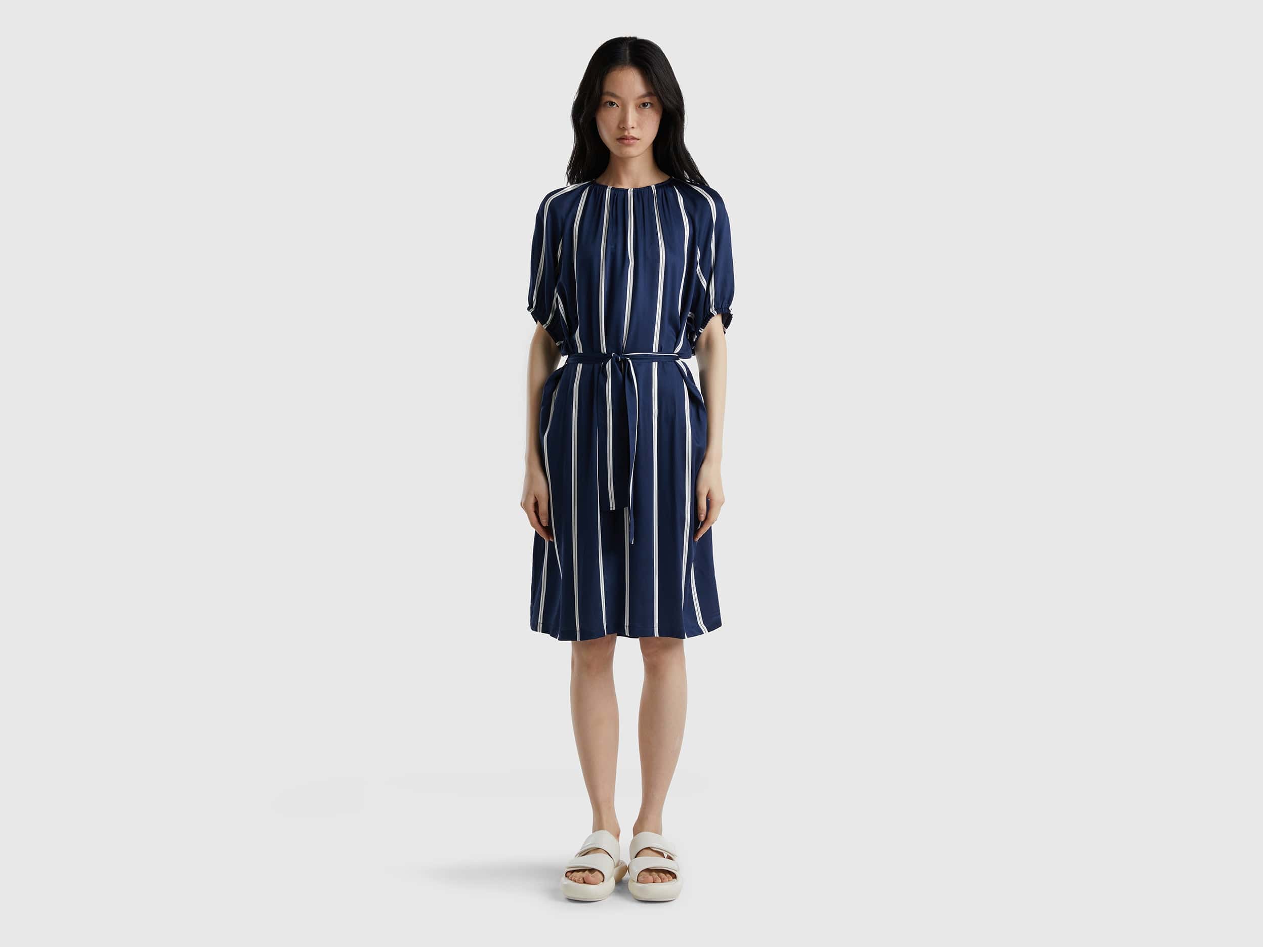 يونايتد كولورز اوف بينيتون فستان نسائي مخطط فلوي