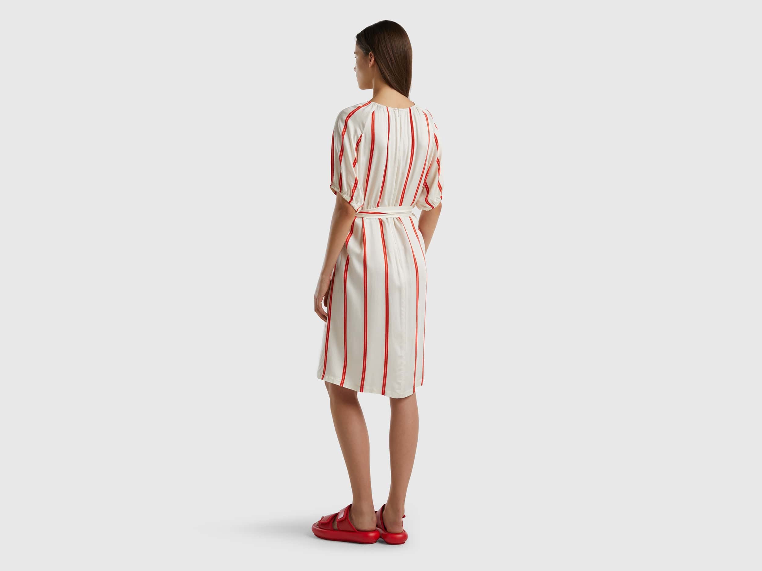 يونايتد كولورز اوف بينيتون فستان نسائي مخطط فلوي