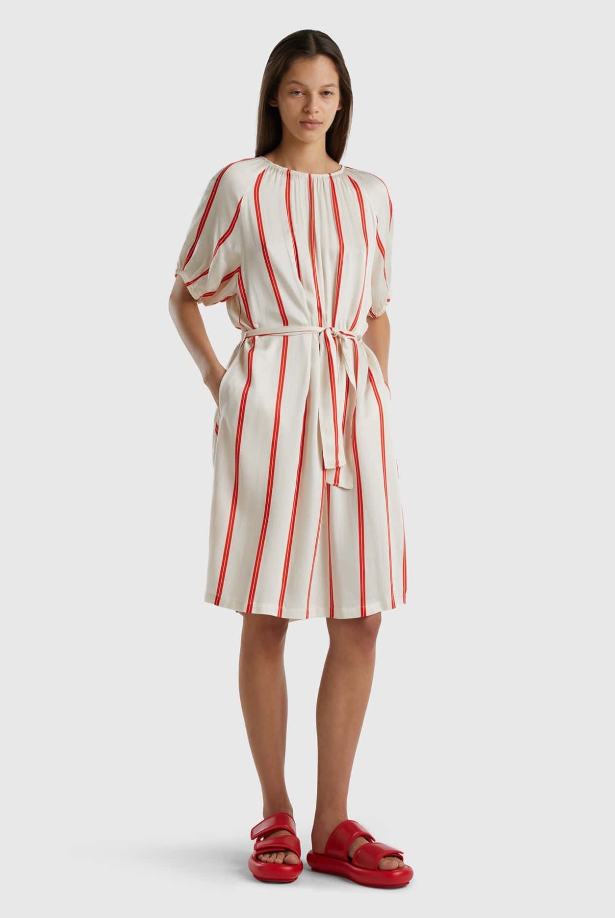 يونايتد كولورز اوف بينيتون فستان نسائي مخطط فلوي