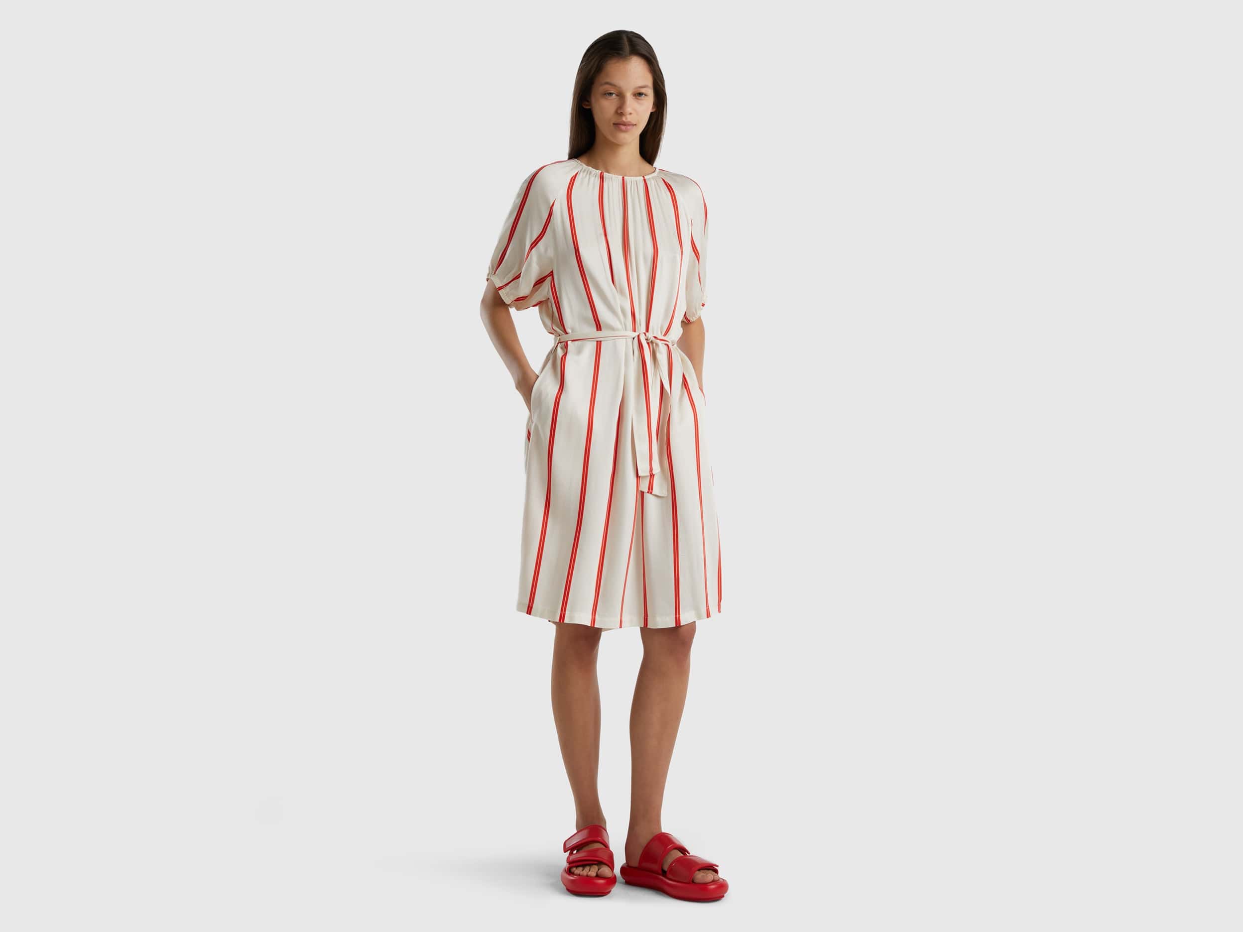 يونايتد كولورز اوف بينيتون فستان نسائي مخطط فلوي