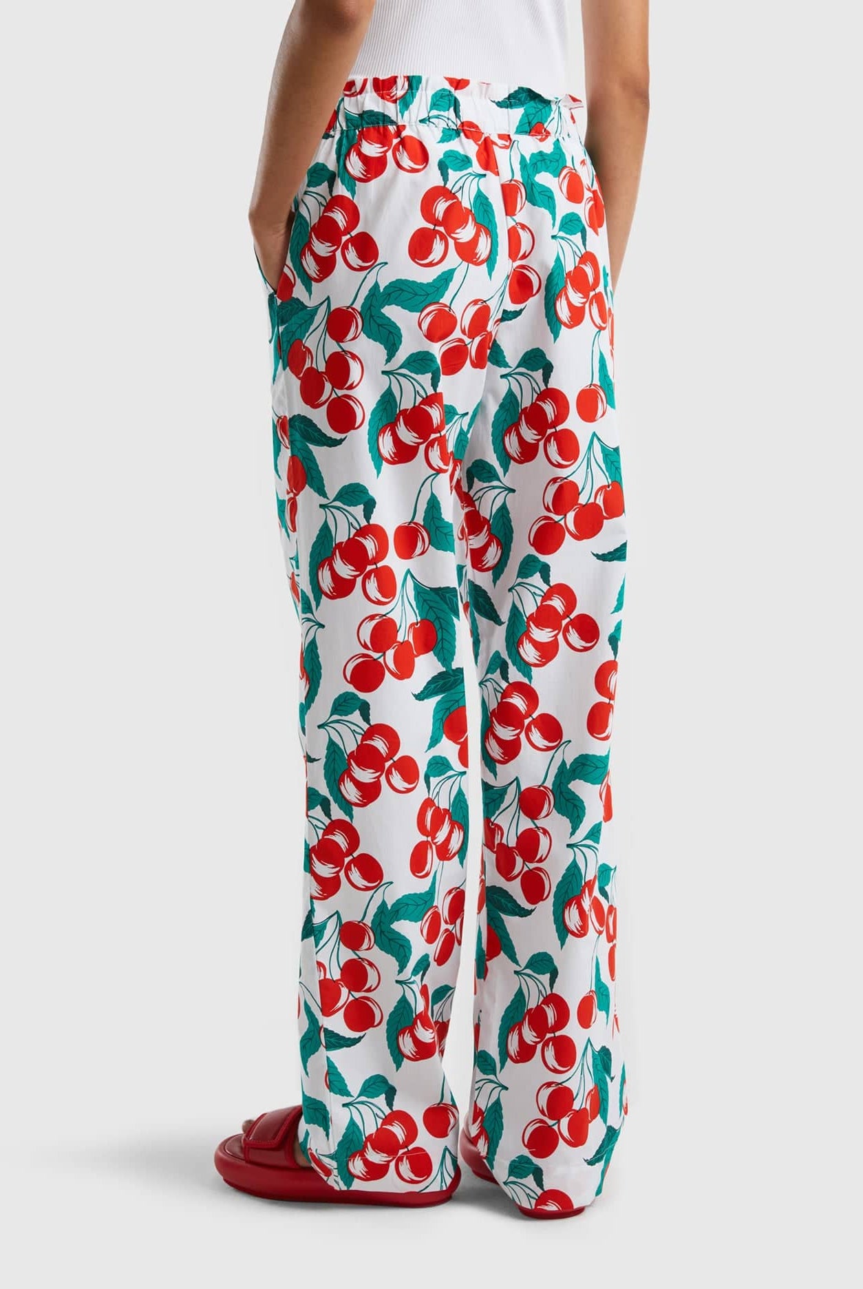 يونايتد كولورز اوف بينيتون بنطلون بطبعة الكرز طويل بخصر مطاطي نسائي