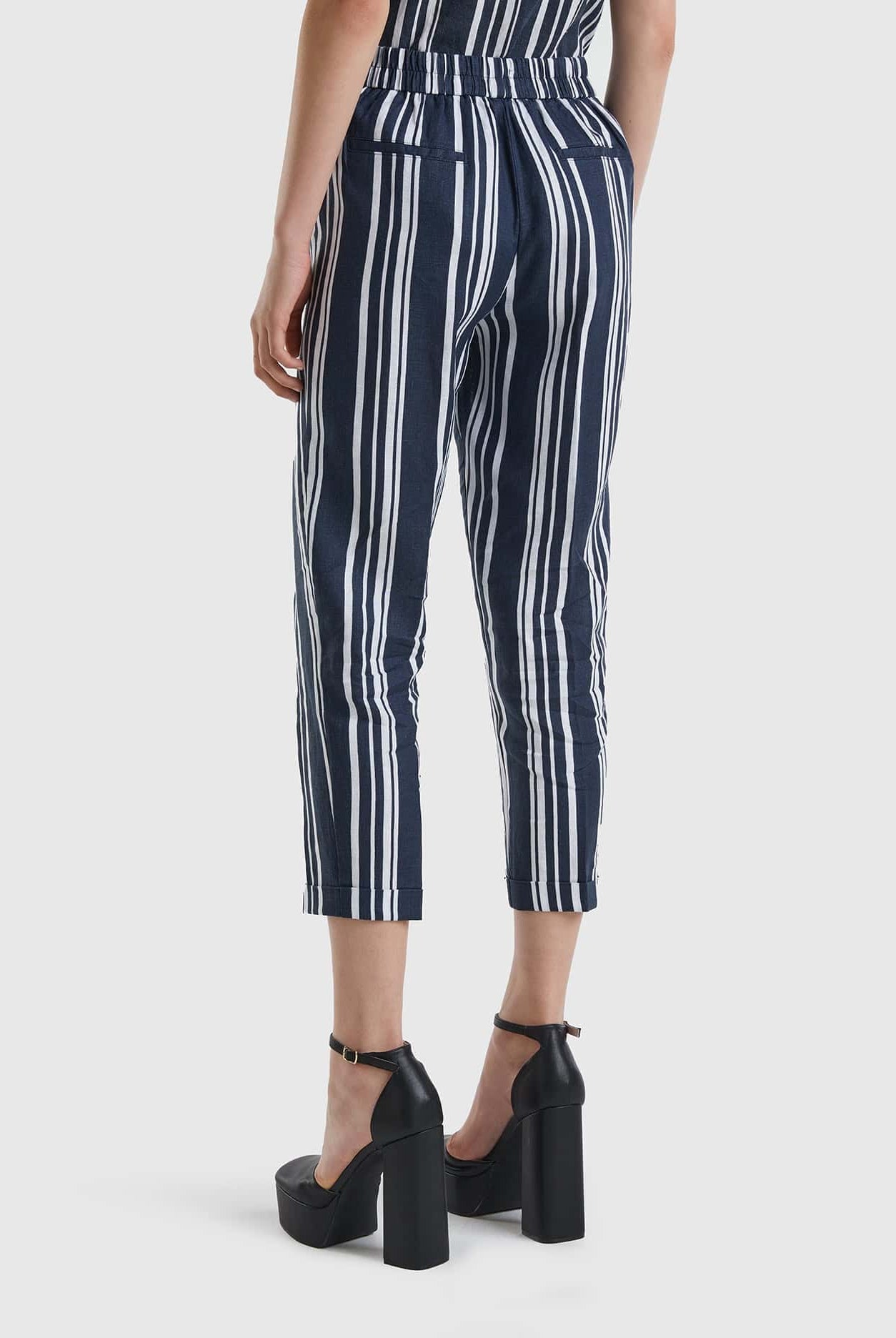 يونايتد كولورز اوف بينيتون بنطلون نسائي منقوش من الكتان الخالص