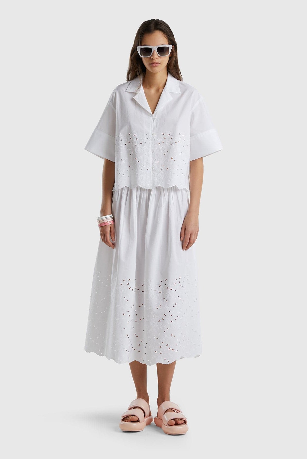 يونايتد كولورز اوف بينيتون قميص نسائي بتطريز برودري أنجليز