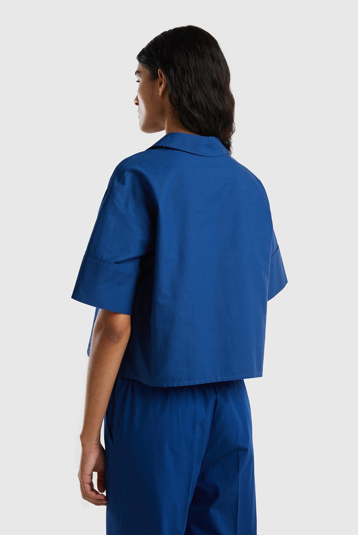 يونايتد كولورز اوف بينيتون قميص نسائي بتطريز برودري أنجليز