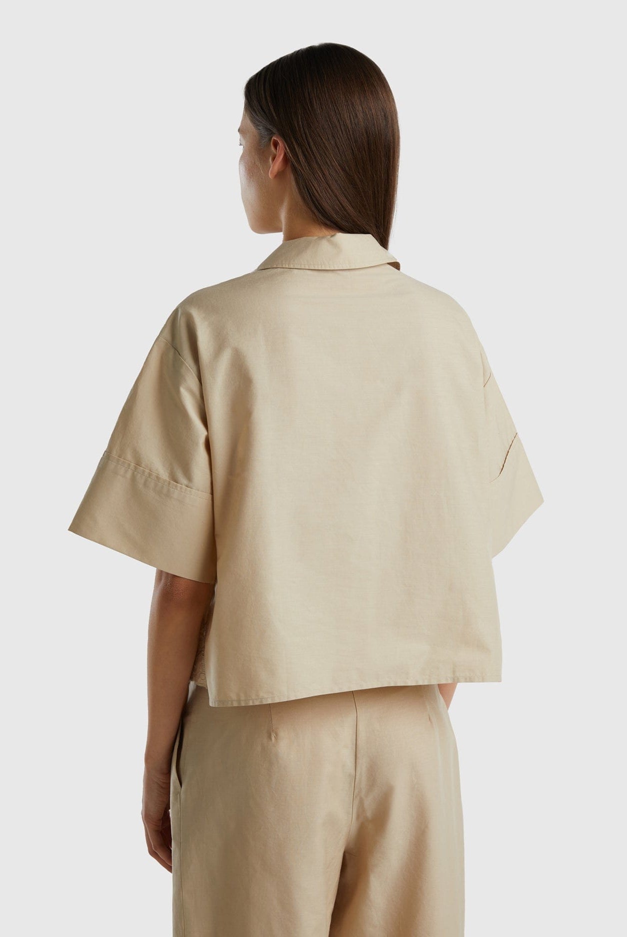 يونايتد كولورز اوف بينيتون قميص نسائي بتطريز برودري أنجليز