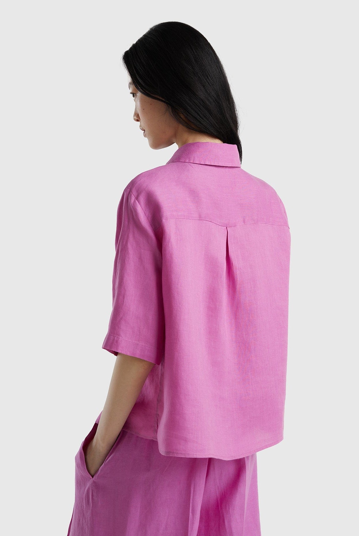 يونايتد كولورز اوف بينيتون قميص قصير من الكتان الخالص