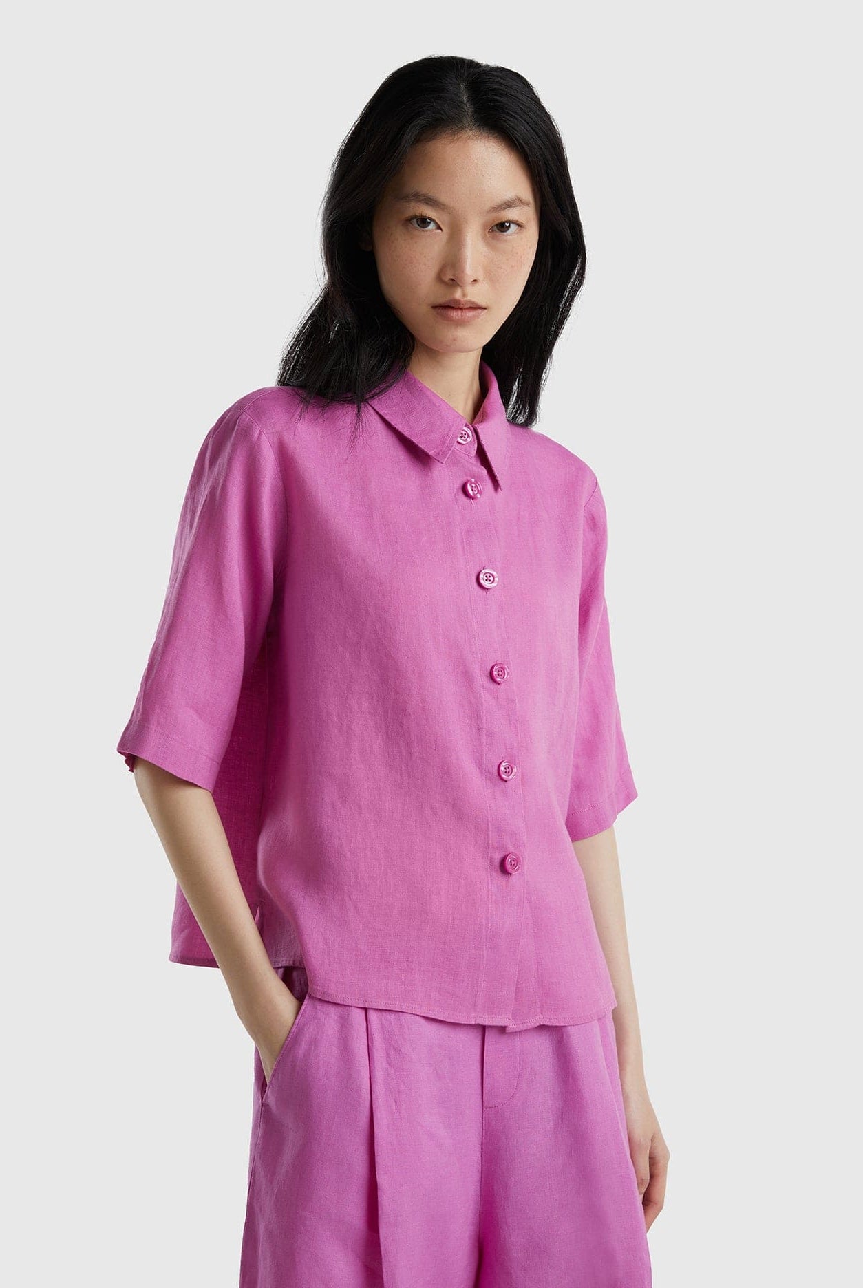 يونايتد كولورز اوف بينيتون قميص قصير من الكتان الخالص