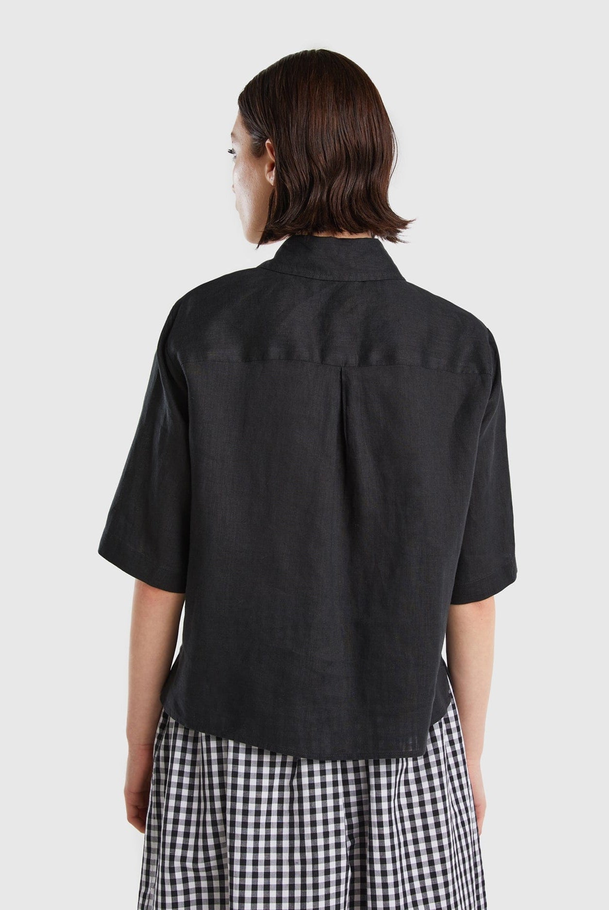 يونايتد كولورز اوف بينيتون قميص قصير من الكتان الخالص