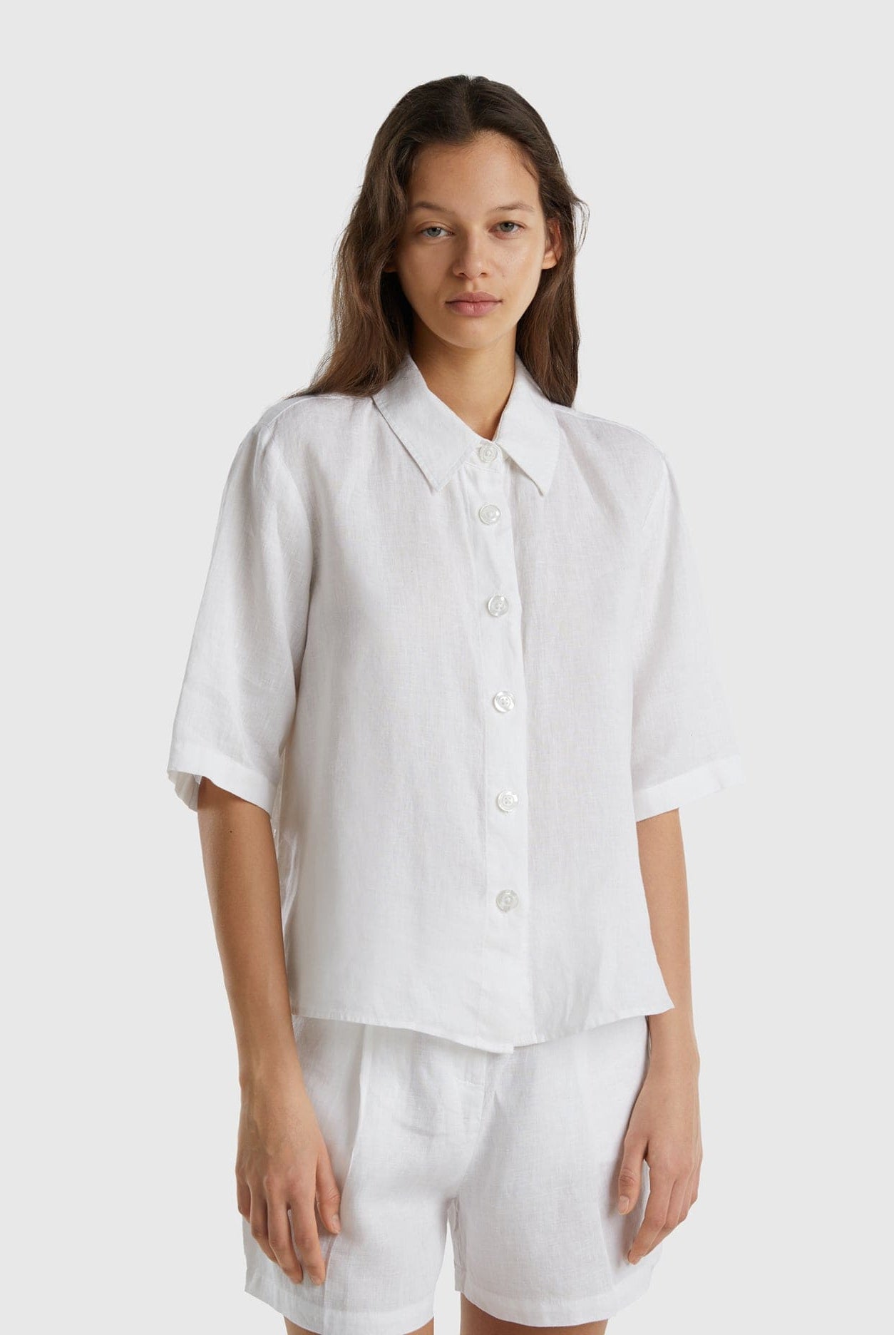 يونايتد كولورز اوف بينيتون قميص قصير من الكتان الخالص