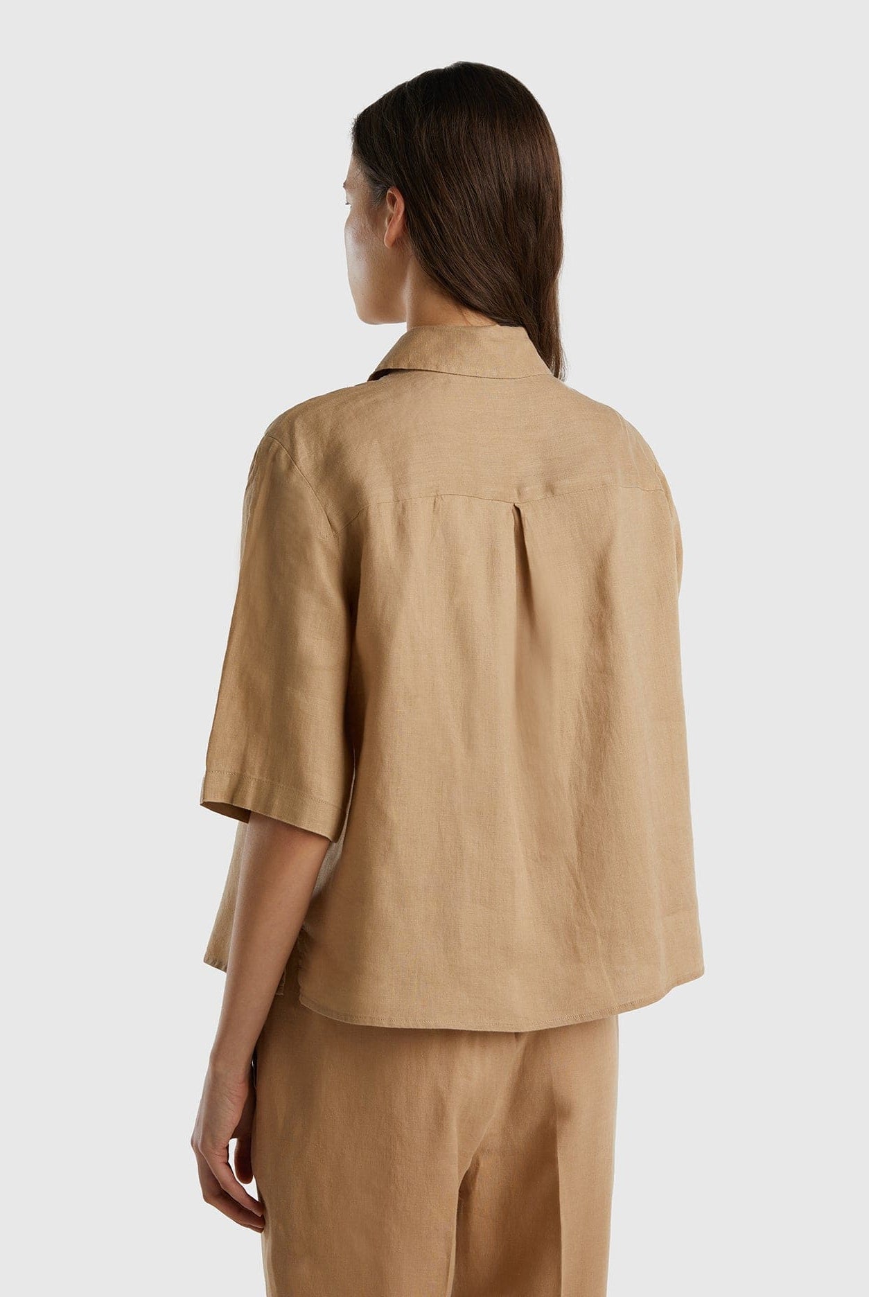 يونايتد كولورز اوف بينيتون قميص قصير من الكتان الخالص