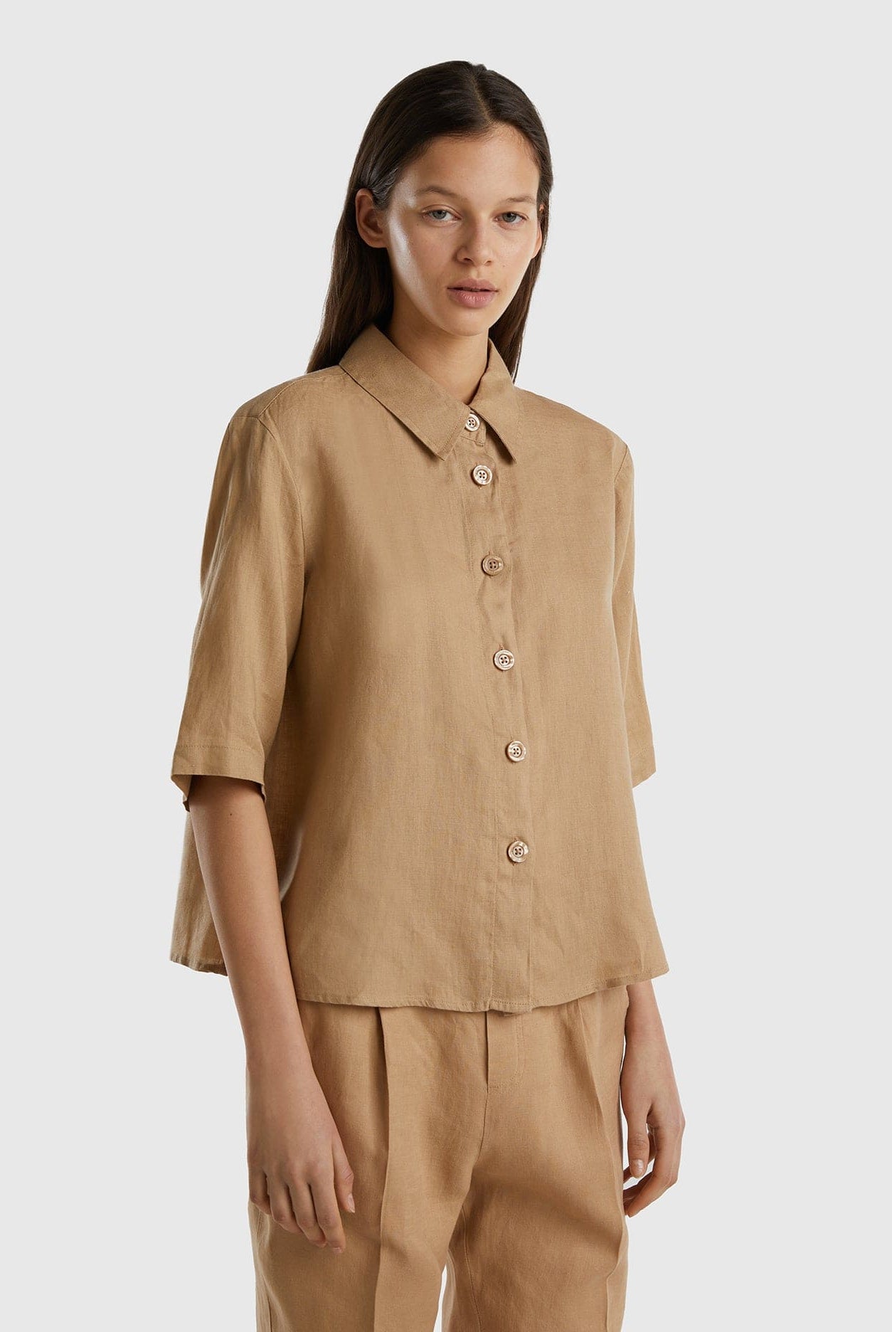 يونايتد كولورز اوف بينيتون قميص قصير من الكتان الخالص