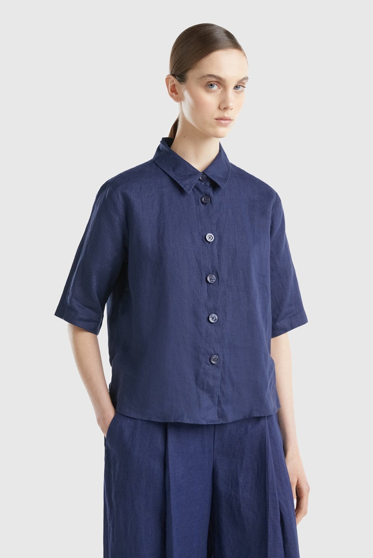 يونايتد كولورز اوف بينيتون قميص قصير من الكتان الخالص