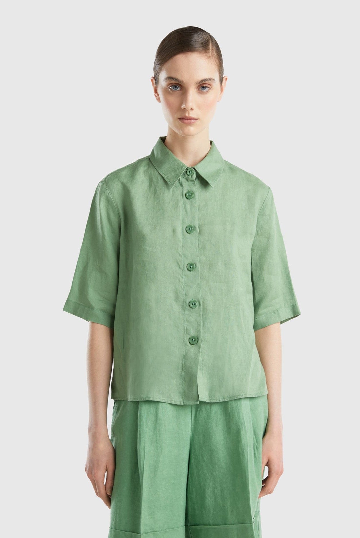 يونايتد كولورز اوف بينيتون قميص قصير من الكتان الخالص