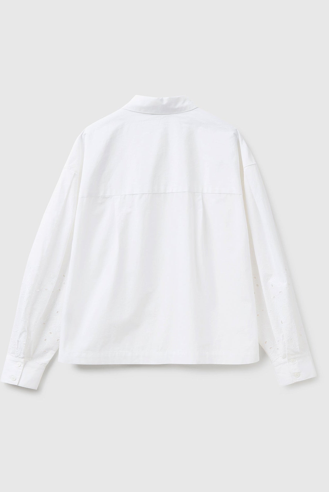 يونايتد كولورز اوف بينيتون قميص نسائي بأكمام من البرودري الإنجليزي