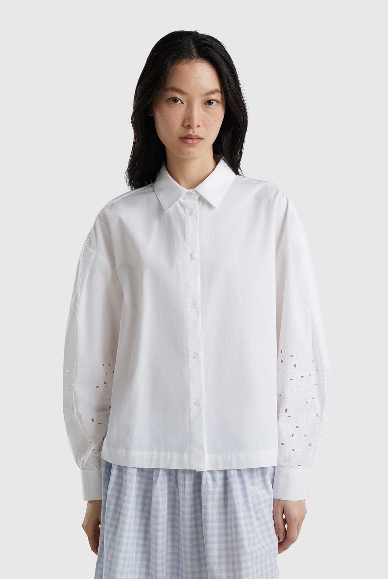 يونايتد كولورز اوف بينيتون قميص نسائي بأكمام من البرودري الإنجليزي