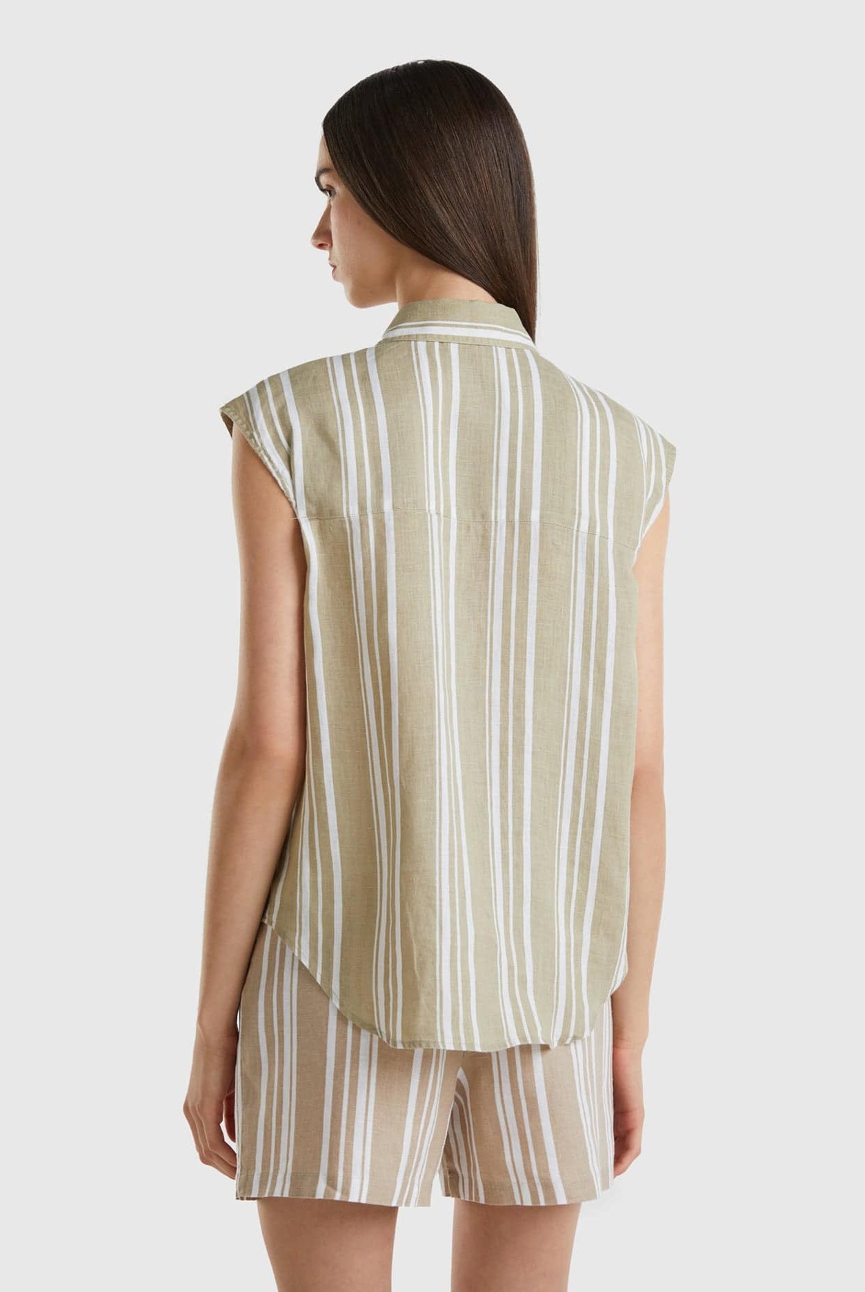 يونايتد كولورز اوف بينيتون قميص نسائي من الكتان المطبوع الخالص