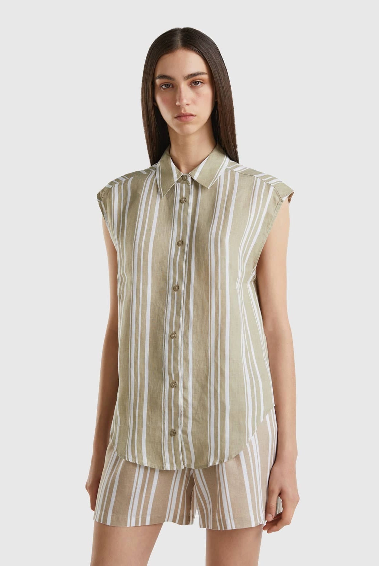 يونايتد كولورز اوف بينيتون قميص نسائي من الكتان المطبوع الخالص