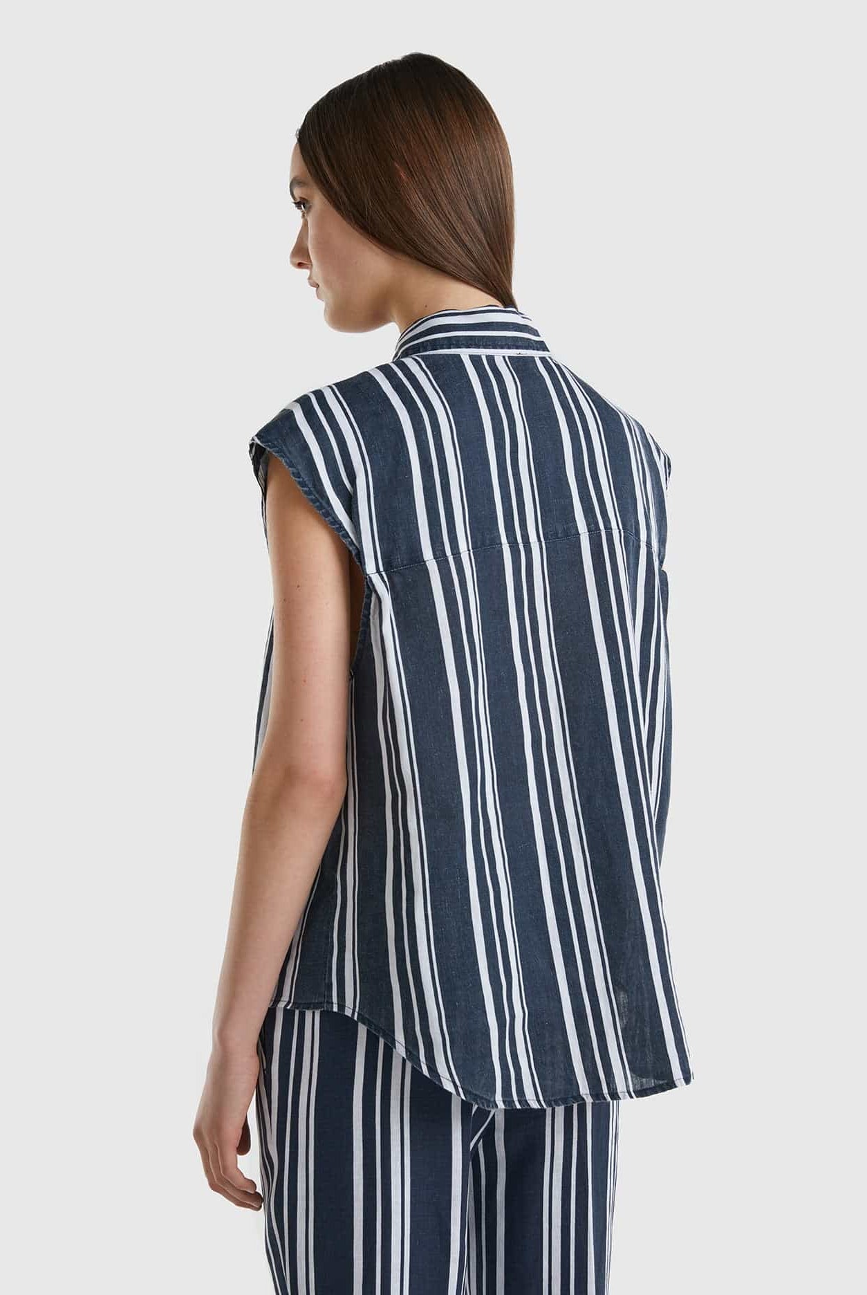 يونايتد كولورز اوف بينيتون قميص نسائي من الكتان المطبوع الخالص