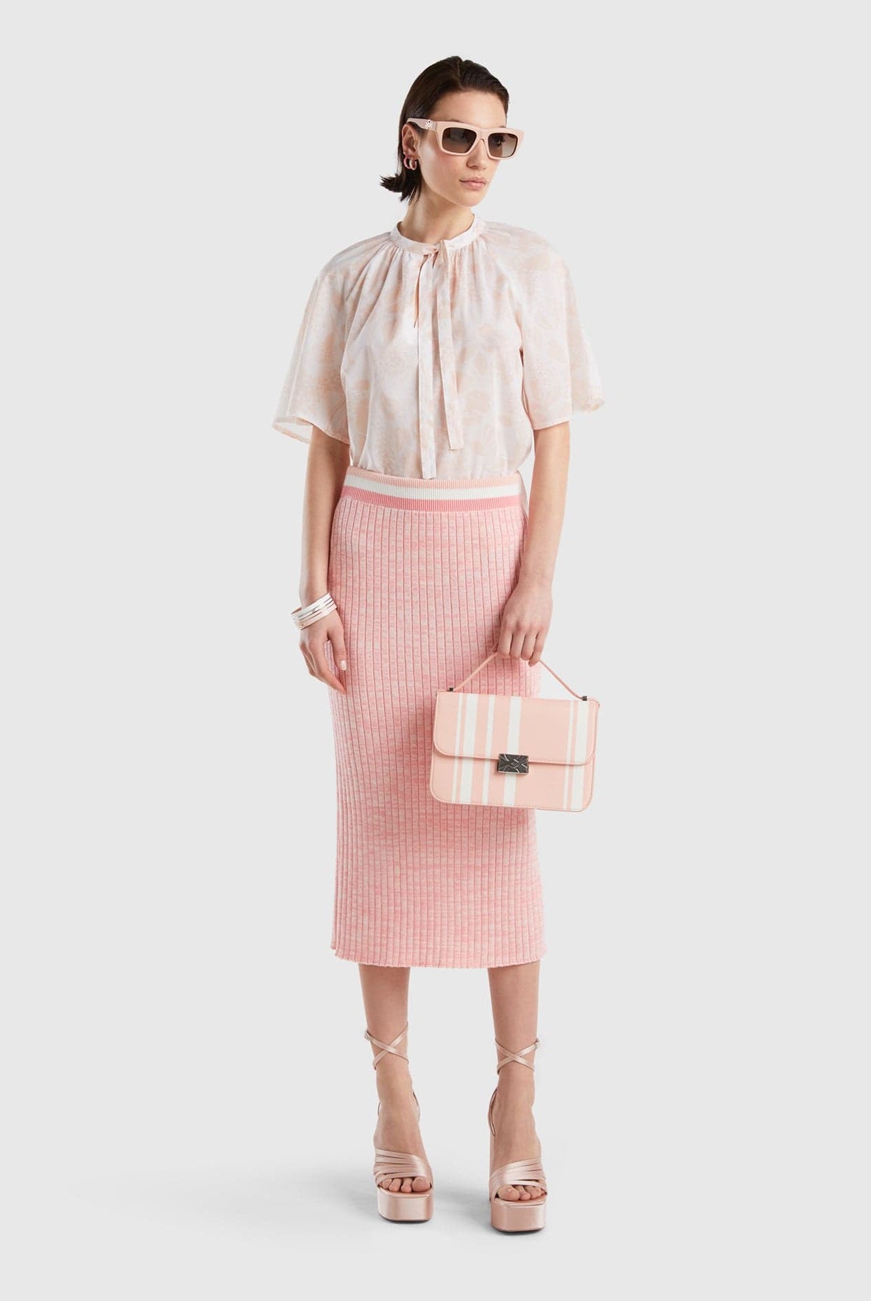 يونايتد كولورز اوف بينيتون بلوزة مطبوعة بربطة عنق