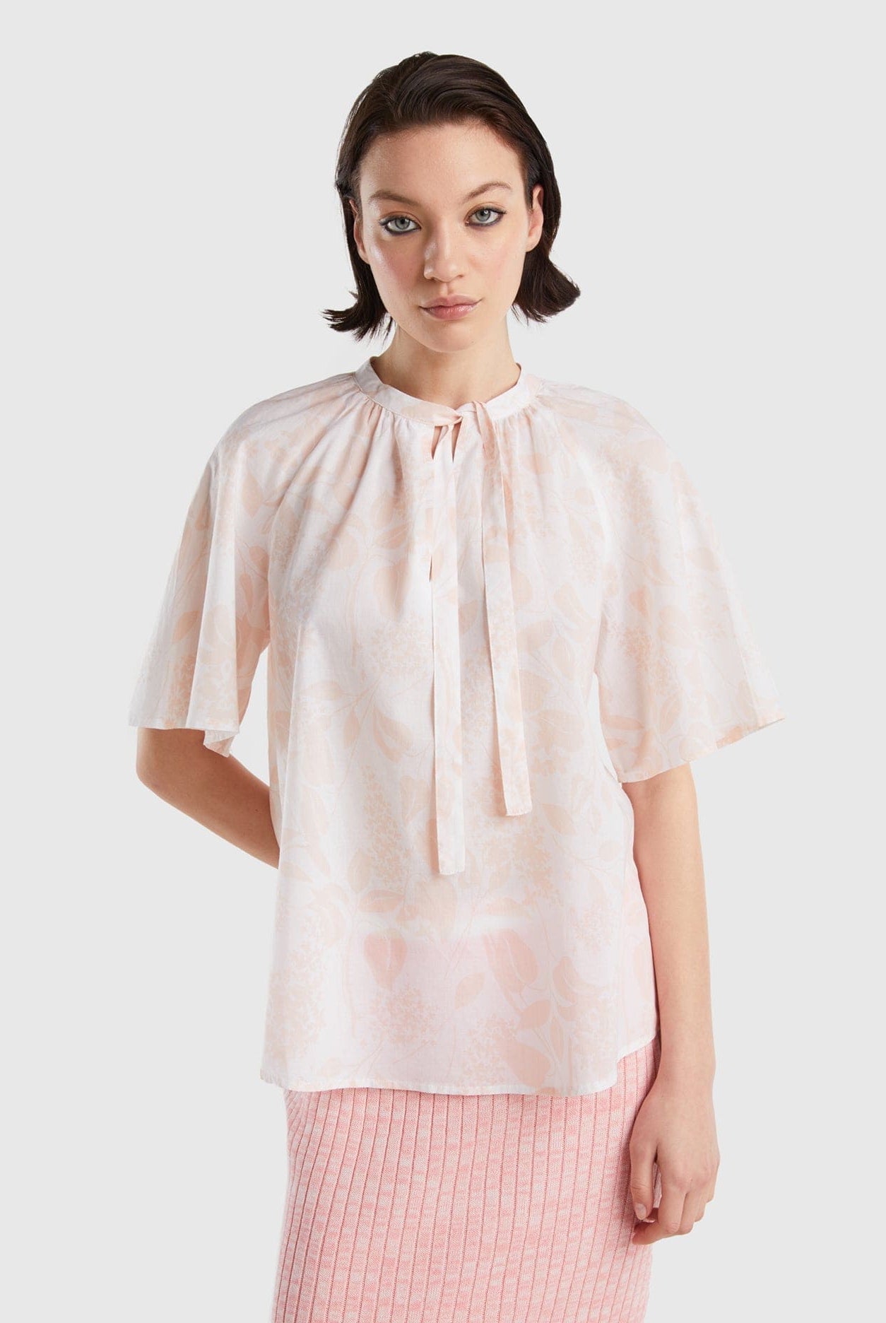 يونايتد كولورز اوف بينيتون بلوزة مطبوعة بربطة عنق