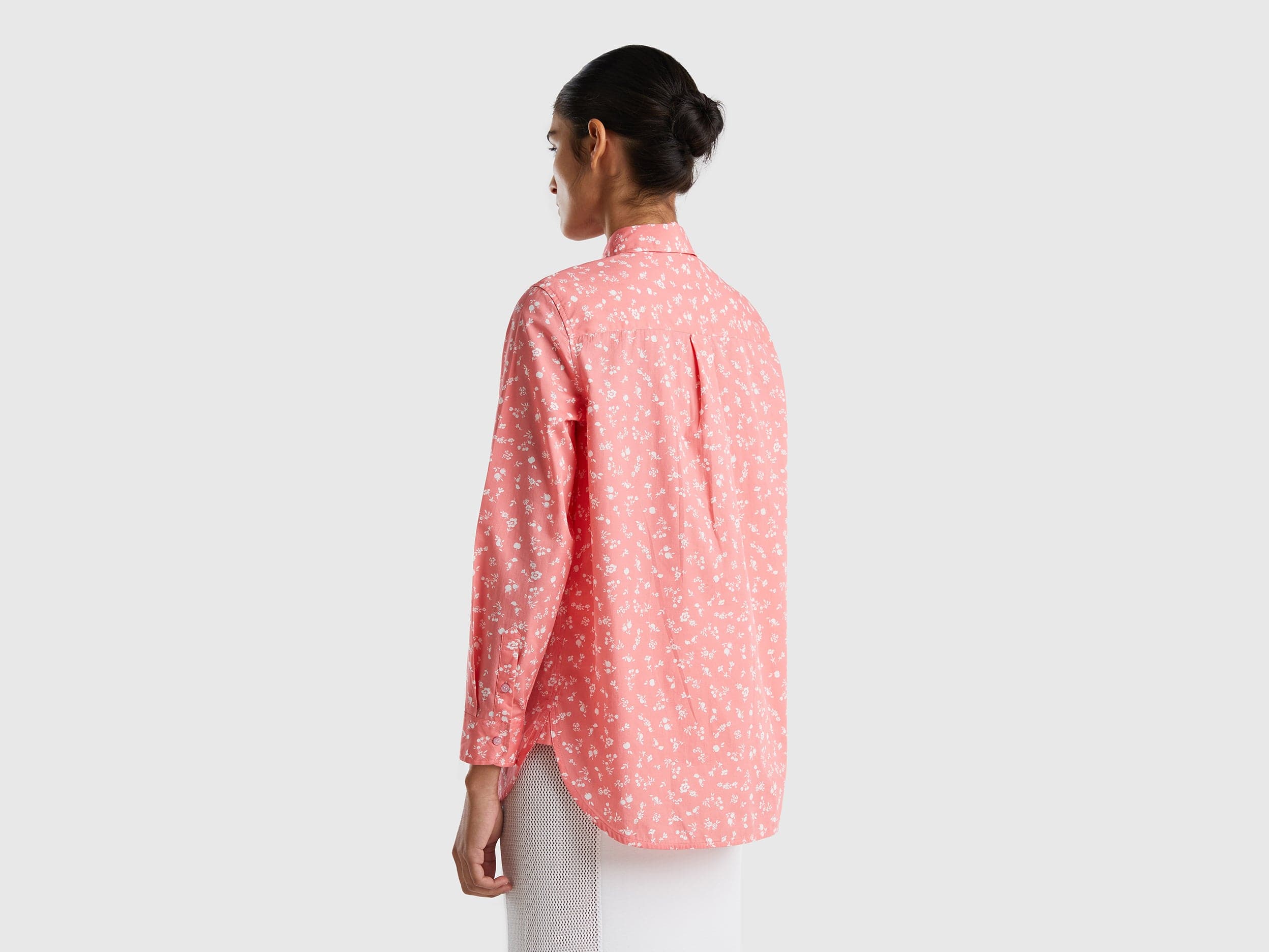 يونايتد كولورز اوف بينيتون قميص مطبوع ناعم كم طويل نسائي