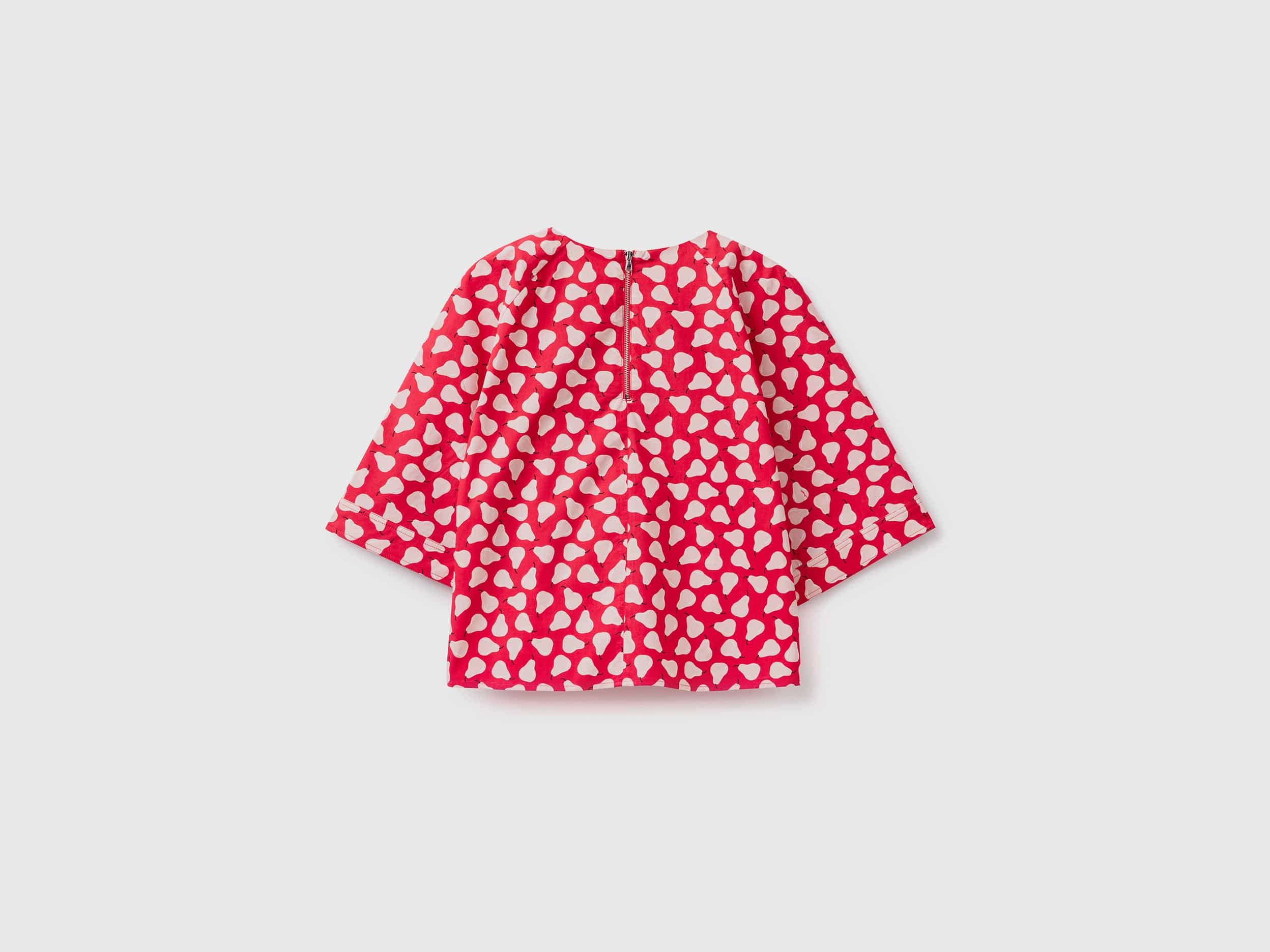 يونايتد كولورز اوف بينيتون بلوزة نسائية حمراء بنقشة الكمثرى