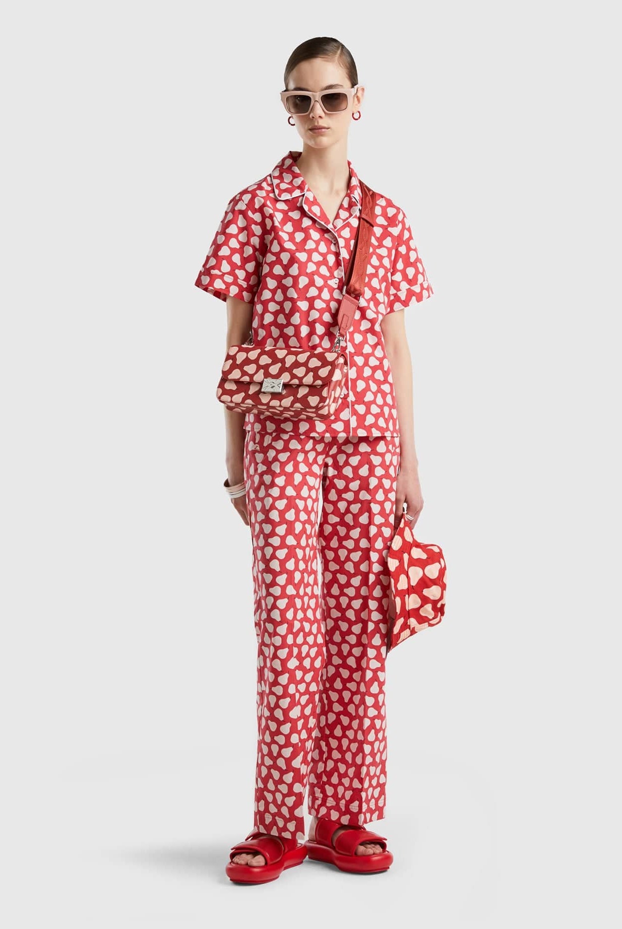 يونايتد كولورز اوف بينيتون قميص نسائي بنقشة فواكه