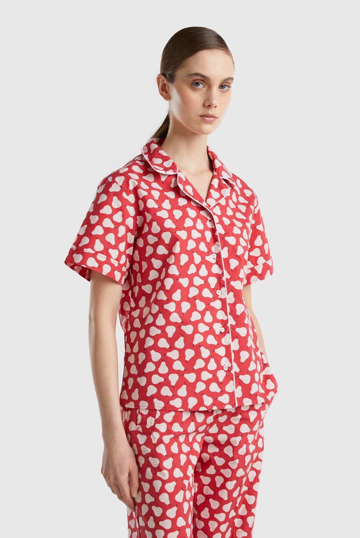 يونايتد كولورز اوف بينيتون قميص نسائي بنقشة فواكه