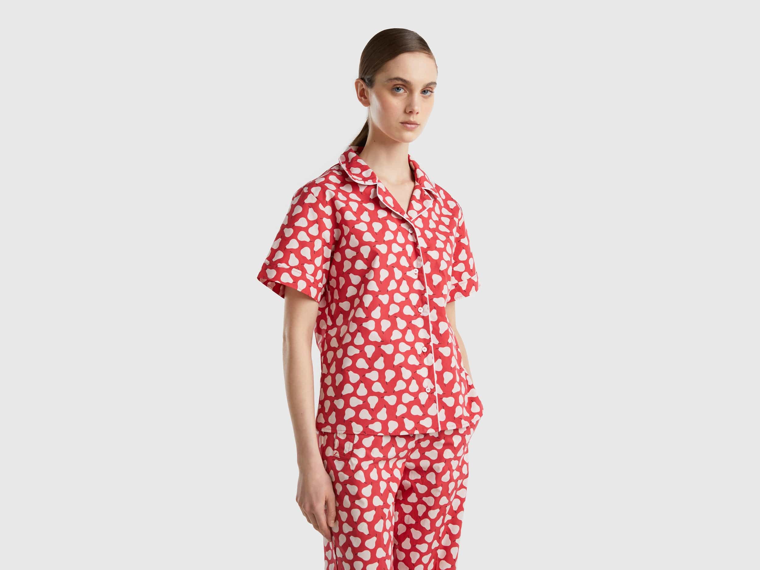 يونايتد كولورز اوف بينيتون قميص نسائي بنقشة فواكه