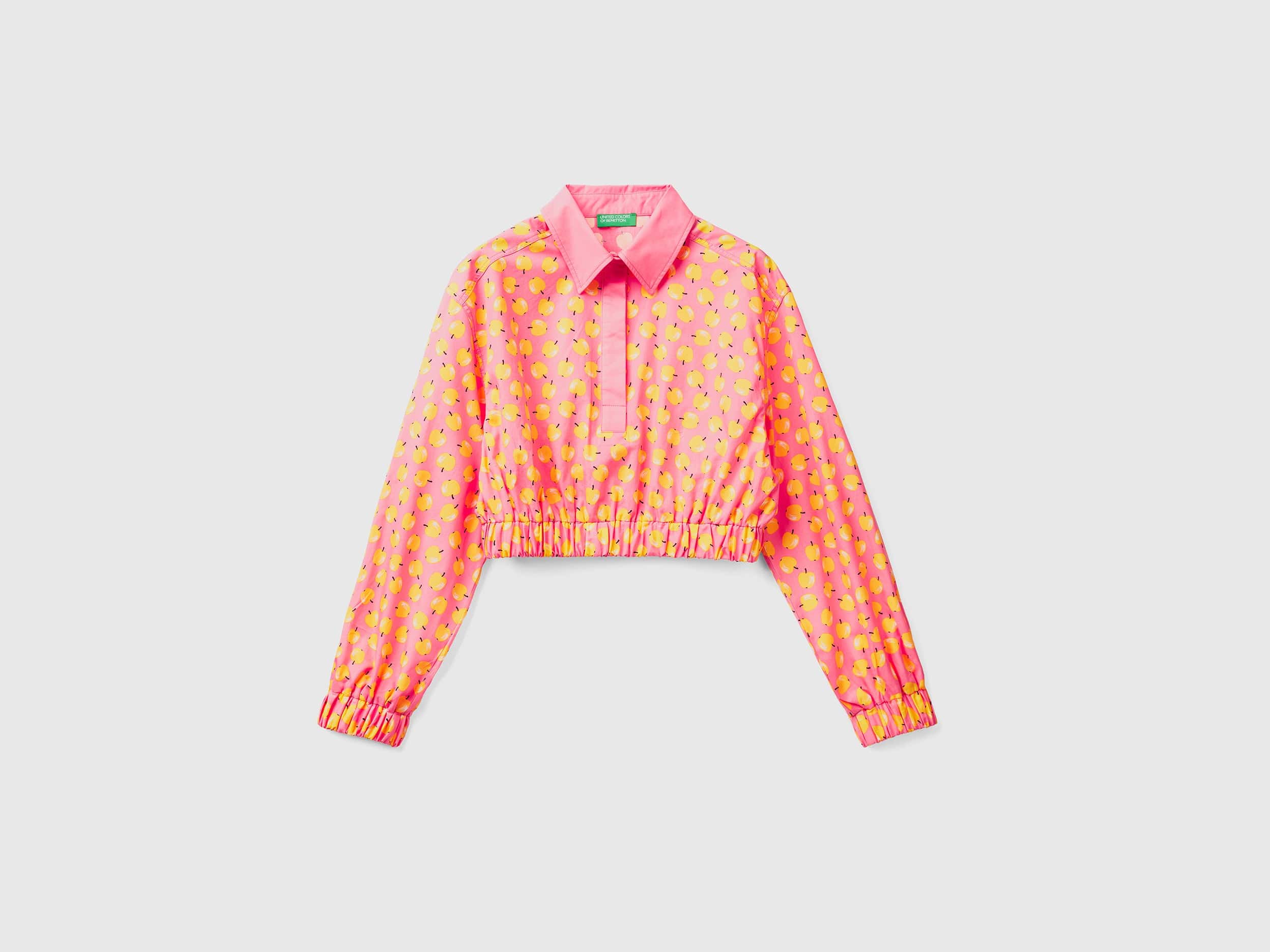 يونايتد كولورز اوف بينيتون قميص قصير بنمط الفاكهة بخصر مرتفع نسائي