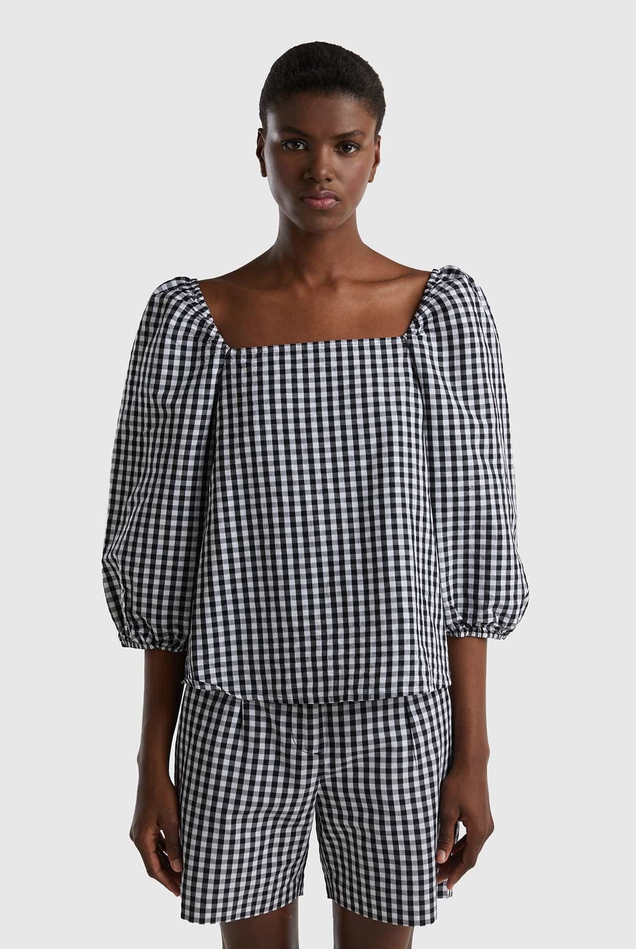 يونايتد كولورز اوف بينيتون بلوزة فيشي كتان مربعات أكمام بف نسائي