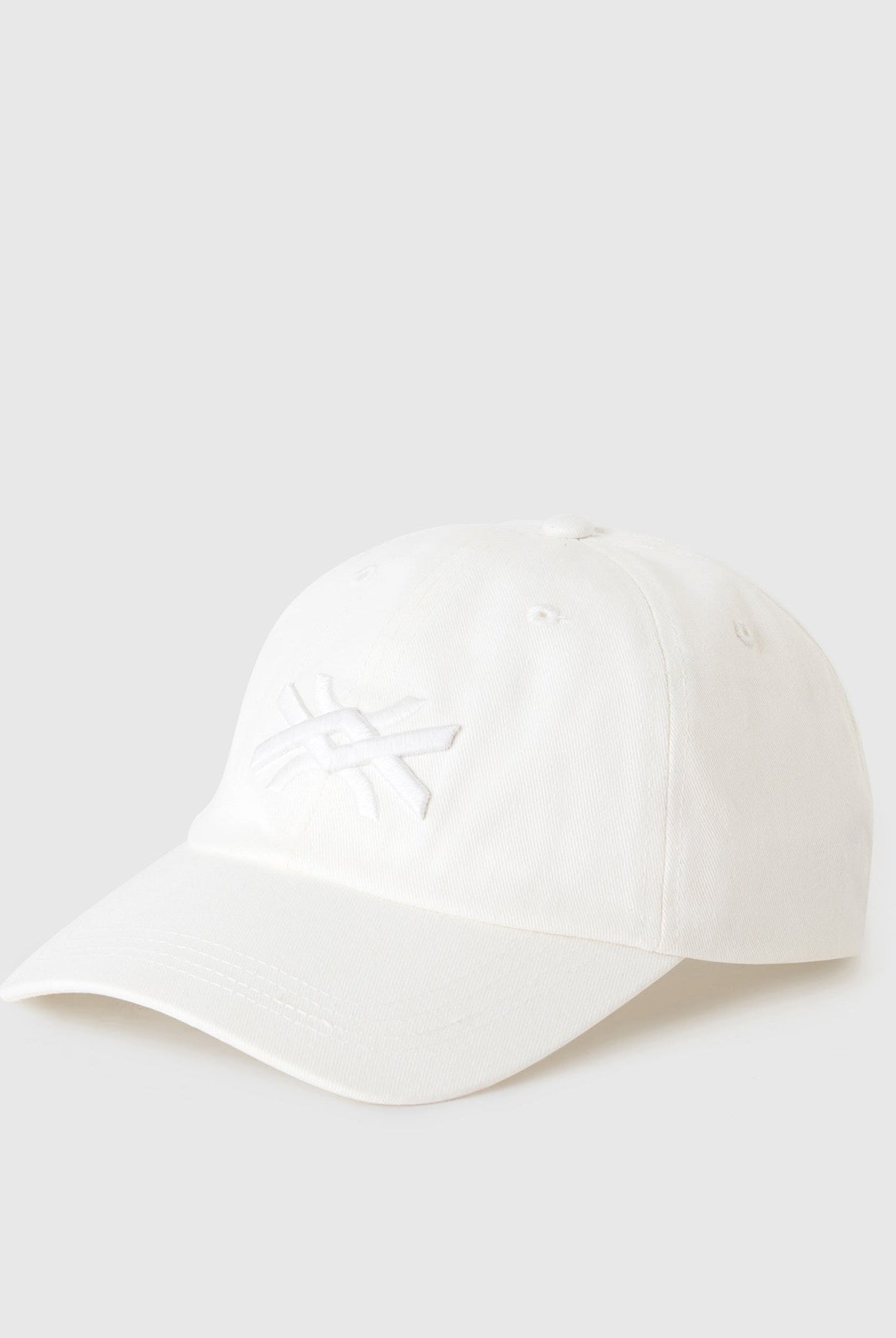 يونايتد كولورز اوف بينيتون كاب بشعار مطرز بحافة مقوسة