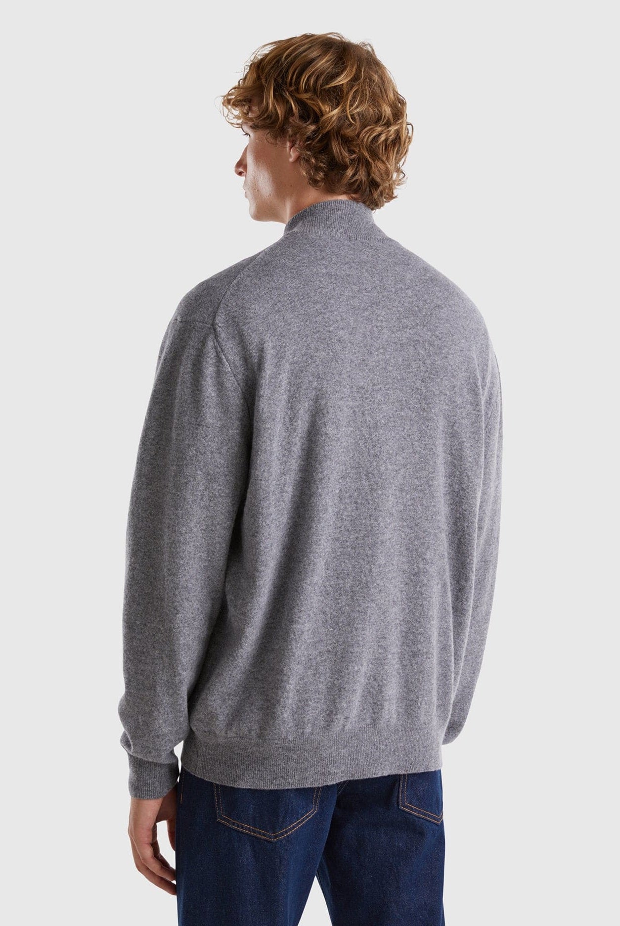 يونايتد كولورز اوف بينيتون سترة رجالية بأكمام طويلة وسحاب