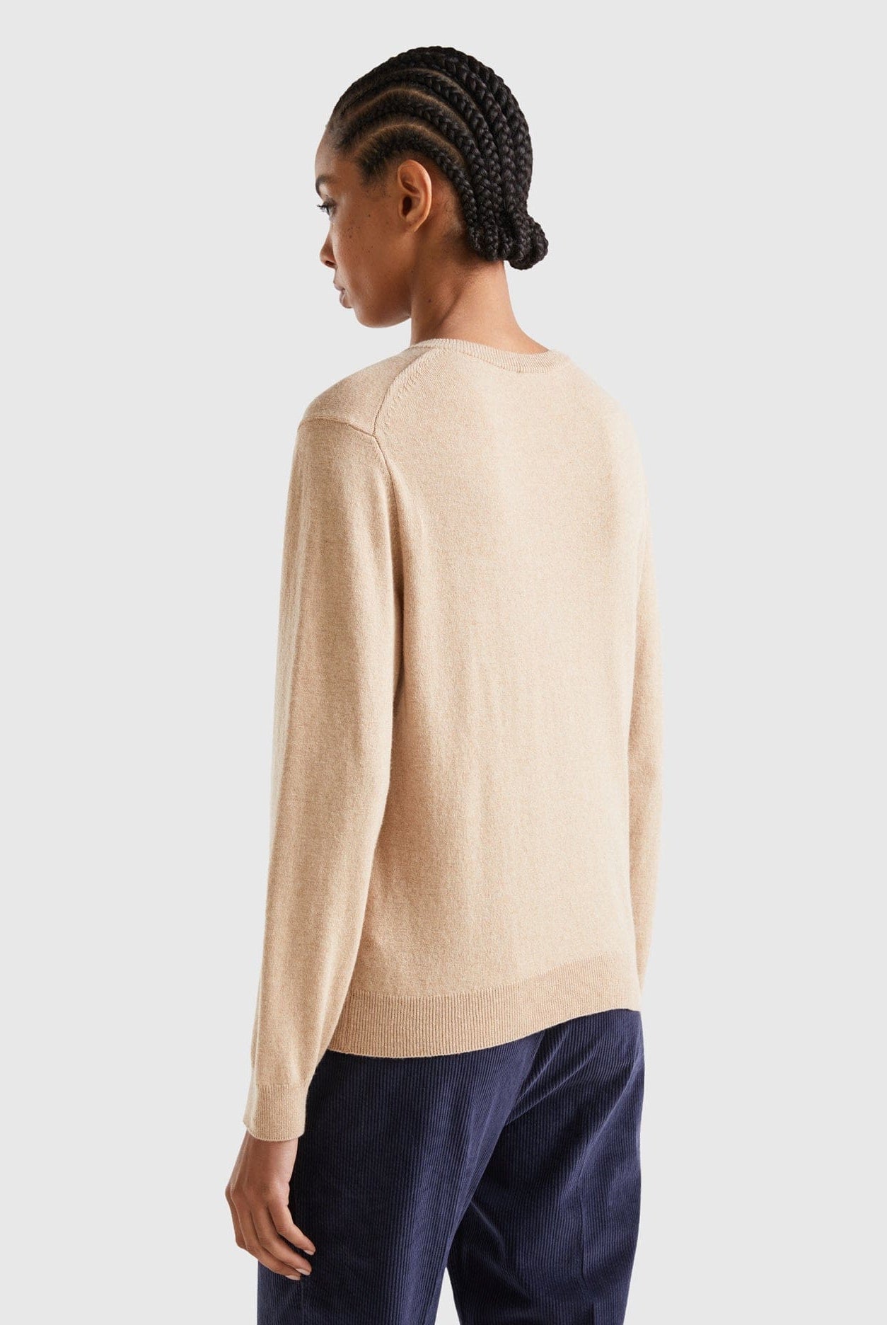 يونايتد كولورز اوف بينيتون سترة نسائية بأكمام طويلة وازرار من الامام