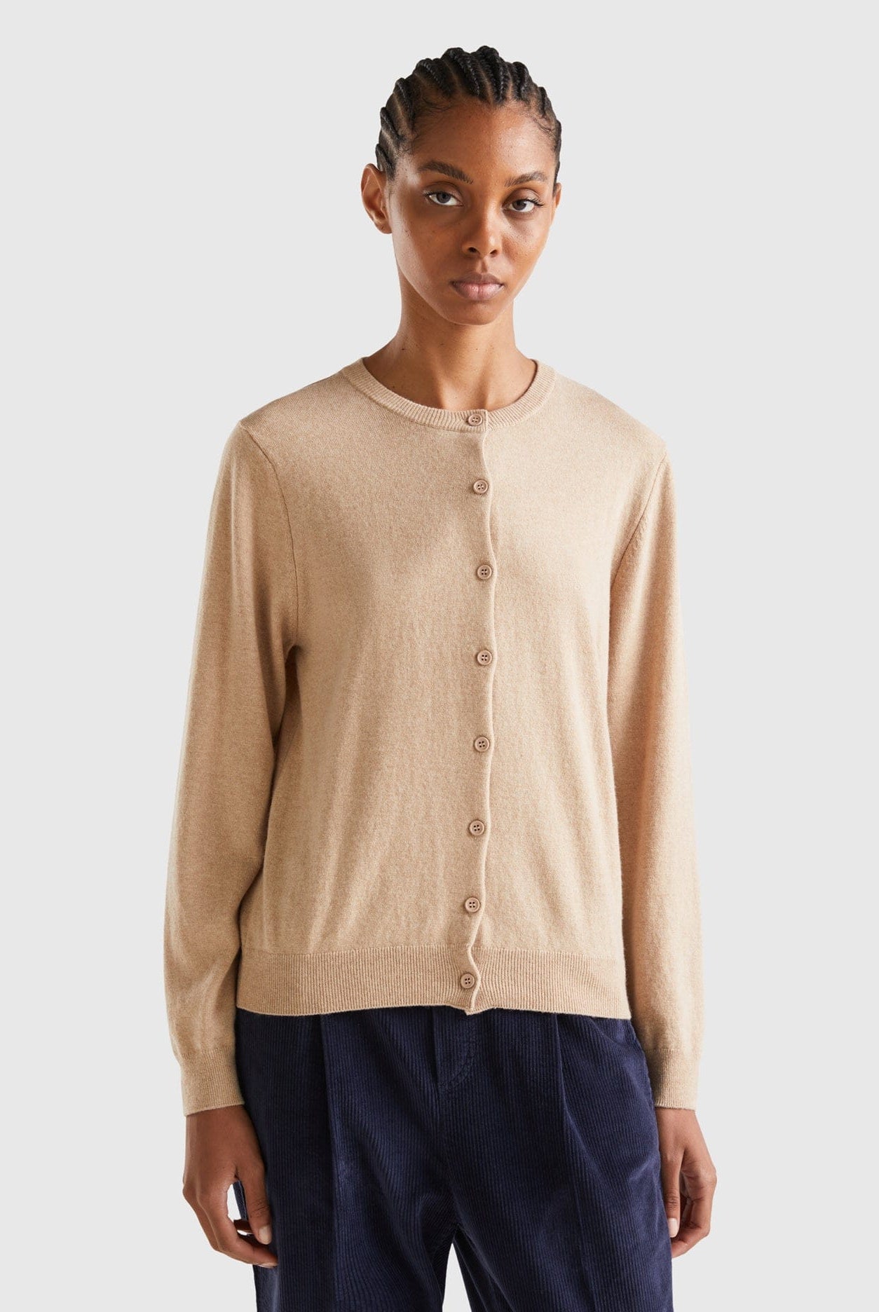 يونايتد كولورز اوف بينيتون سترة نسائية بأكمام طويلة وازرار من الامام