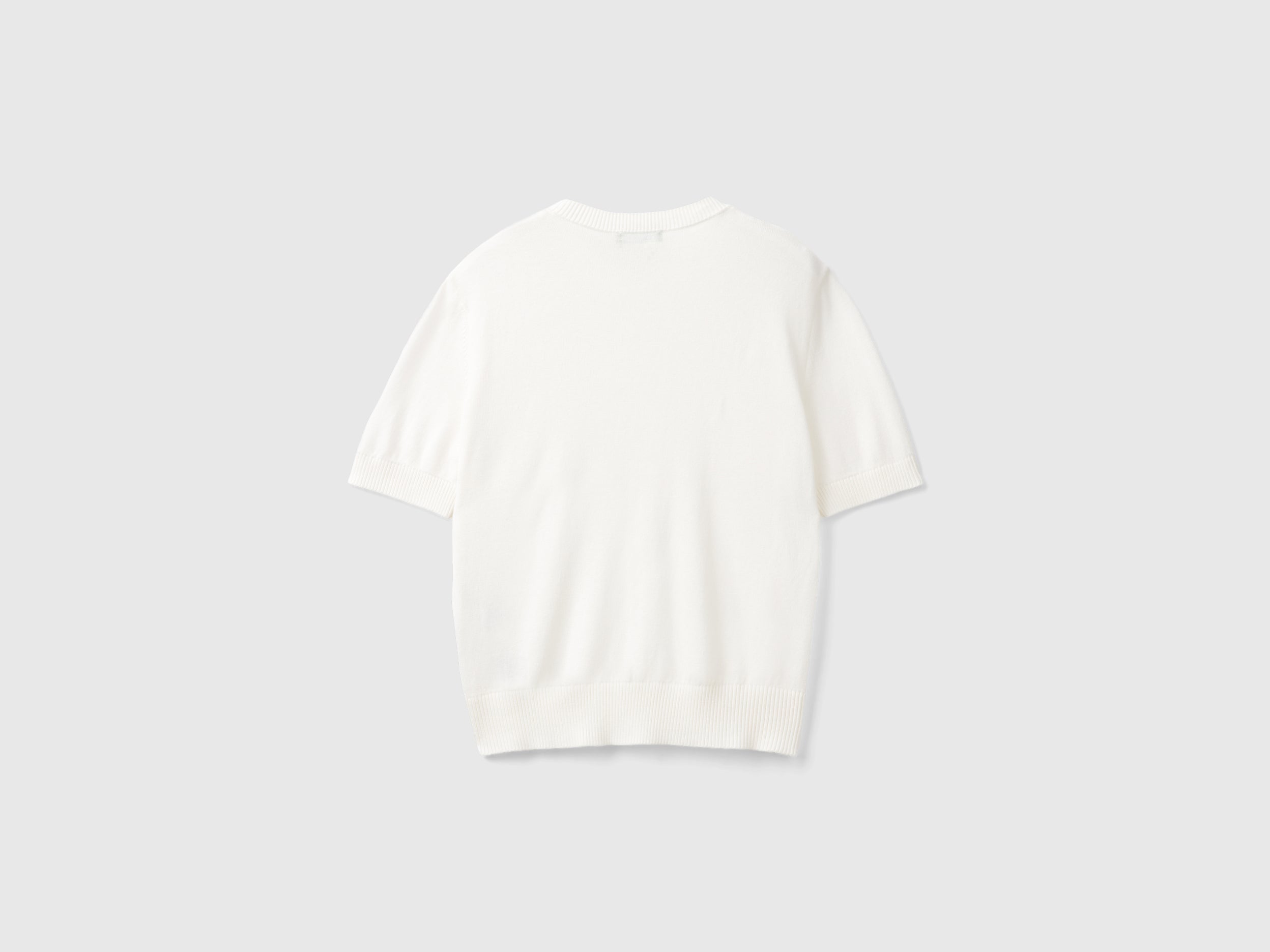 يونايتد كولورز اوف بينيتون سترة نسائية برقبة دائرية بأكمام قصيرة