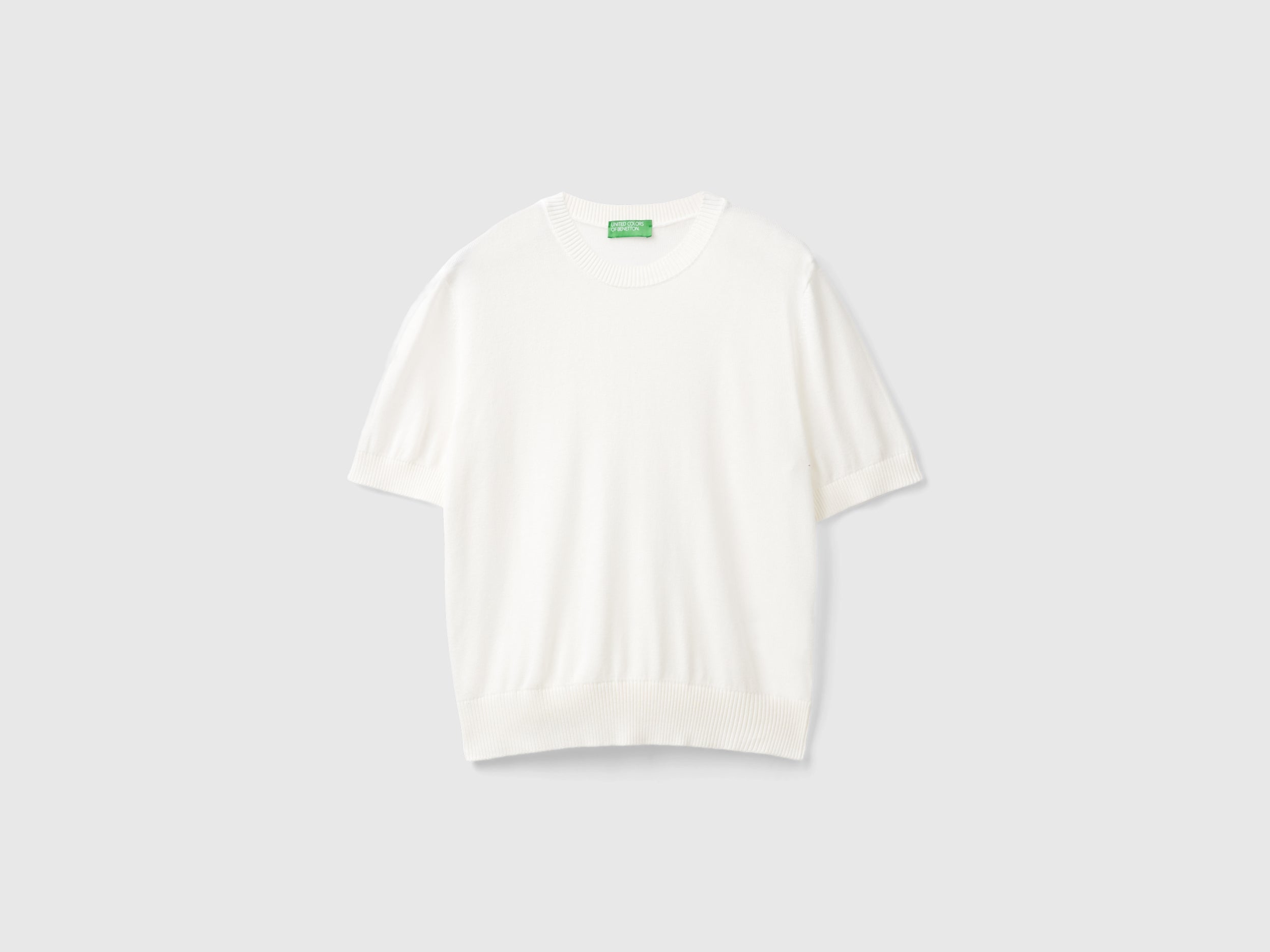 يونايتد كولورز اوف بينيتون سترة نسائية برقبة دائرية بأكمام قصيرة