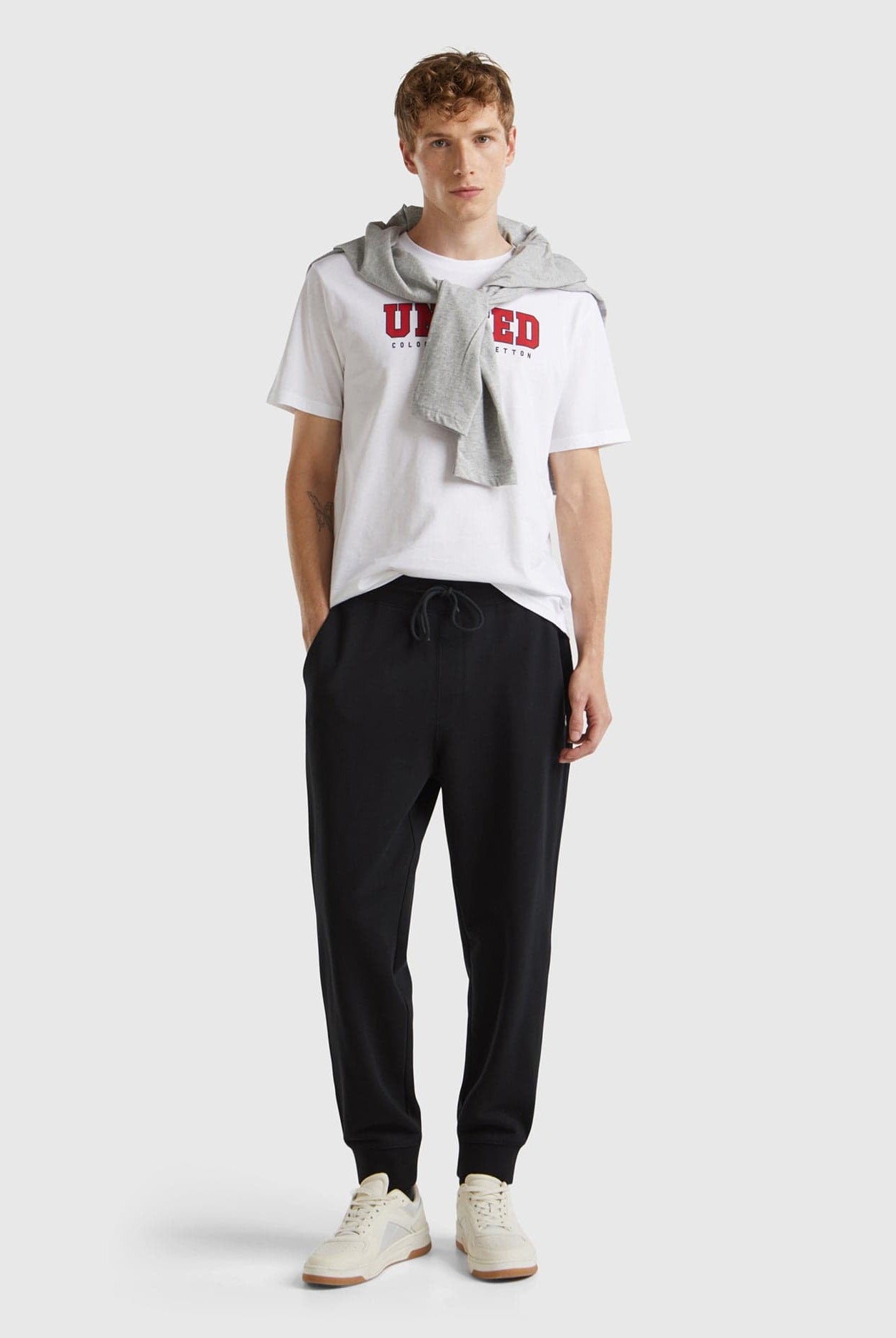 يونايتد كولورز اوف بينيتون بنطلون رياضي رجالي طويل برباط على الخصر وجيوب أمامية