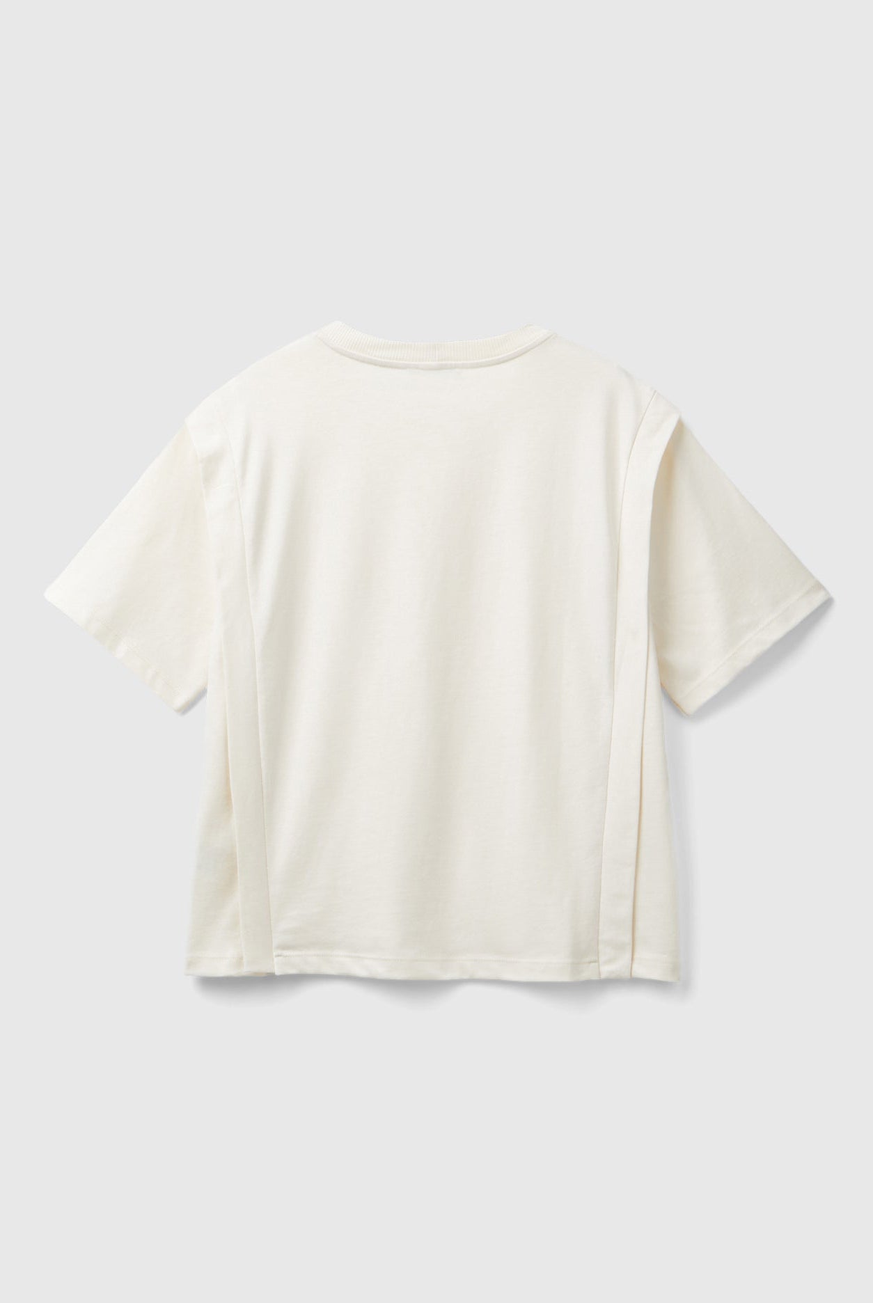 يونايتد كولورز اوف بينيتون تي شيرت نسائي بأكمام قصيرة وحواف مطوية بالأجناب