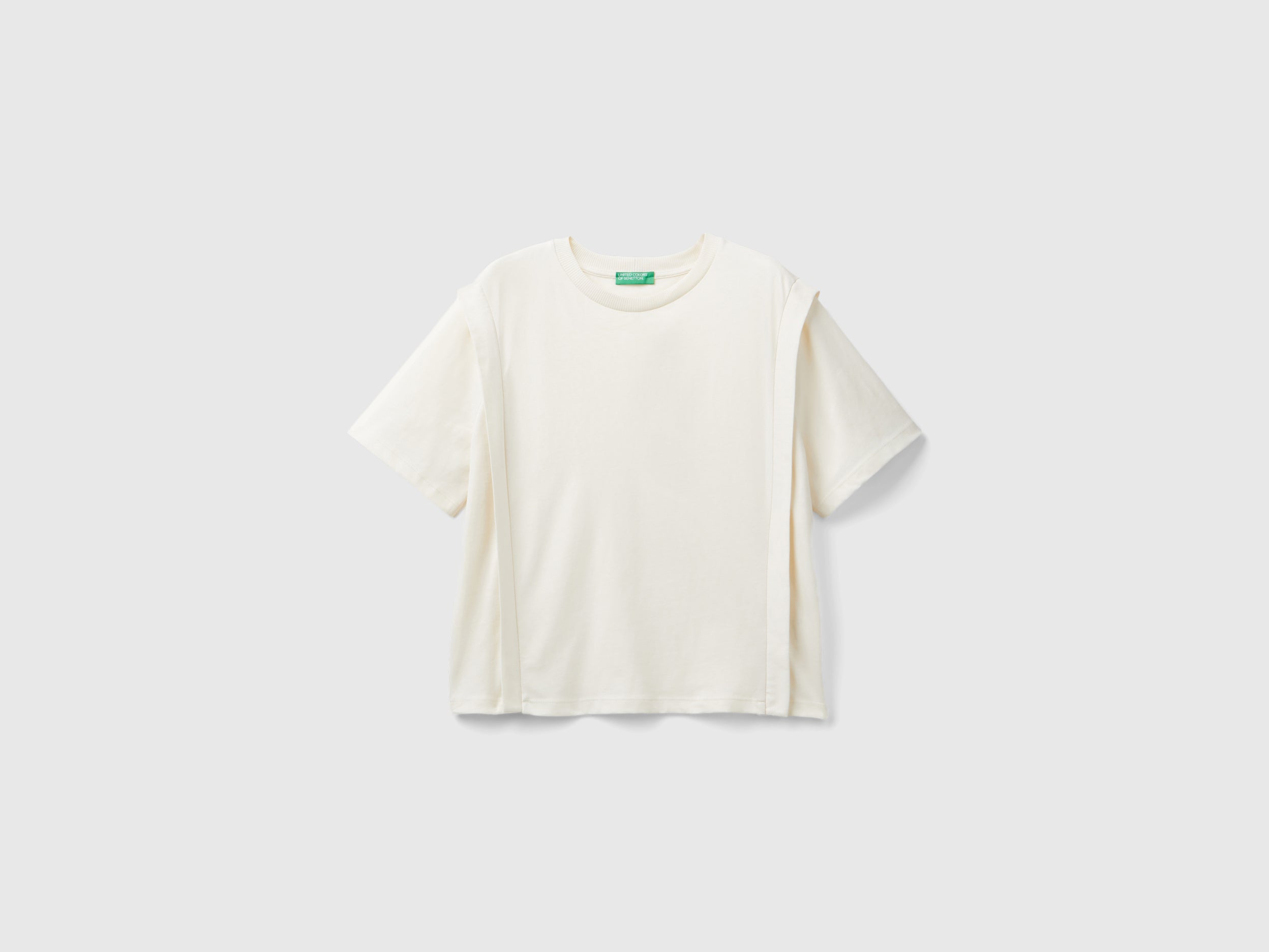 يونايتد كولورز اوف بينيتون تي شيرت نسائي بأكمام قصيرة وحواف مطوية بالأجناب