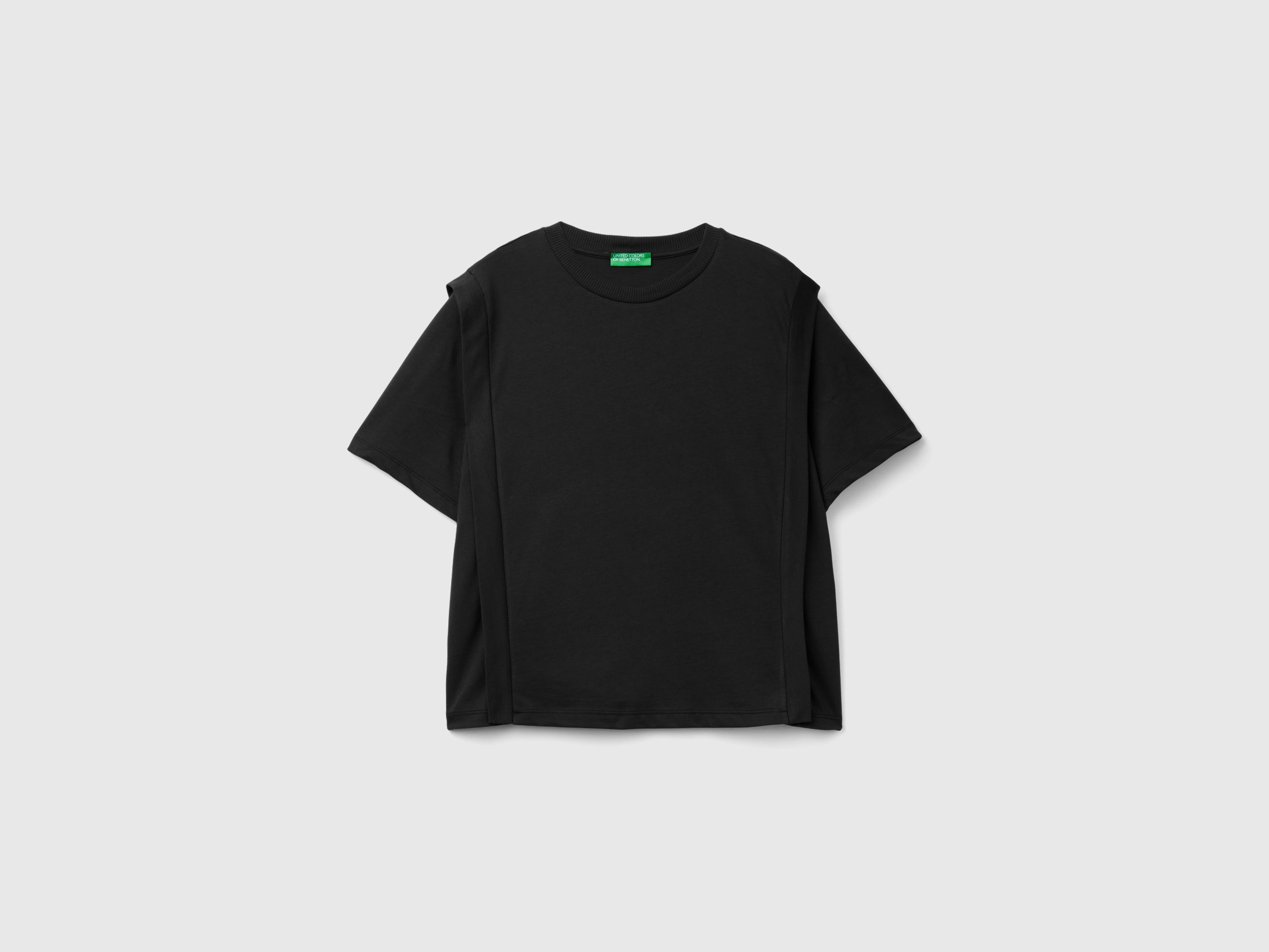 يونايتد كولورز اوف بينيتون تي شيرت نسائي بأكمام قصيرة وحواف مطوية بالأجناب