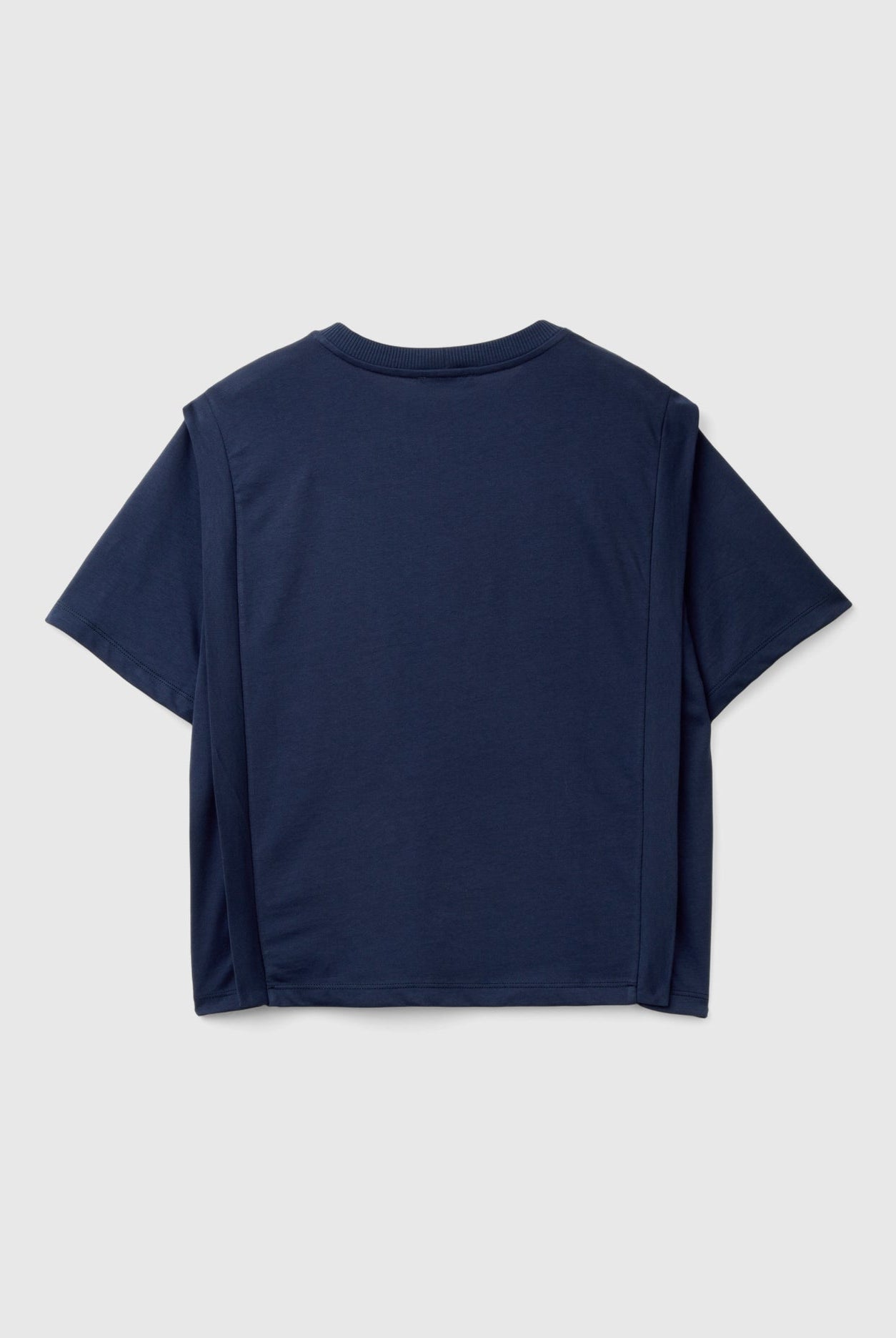 يونايتد كولورز اوف بينيتون تي شيرت نسائي بأكمام قصيرة وحواف مطوية بالأجناب