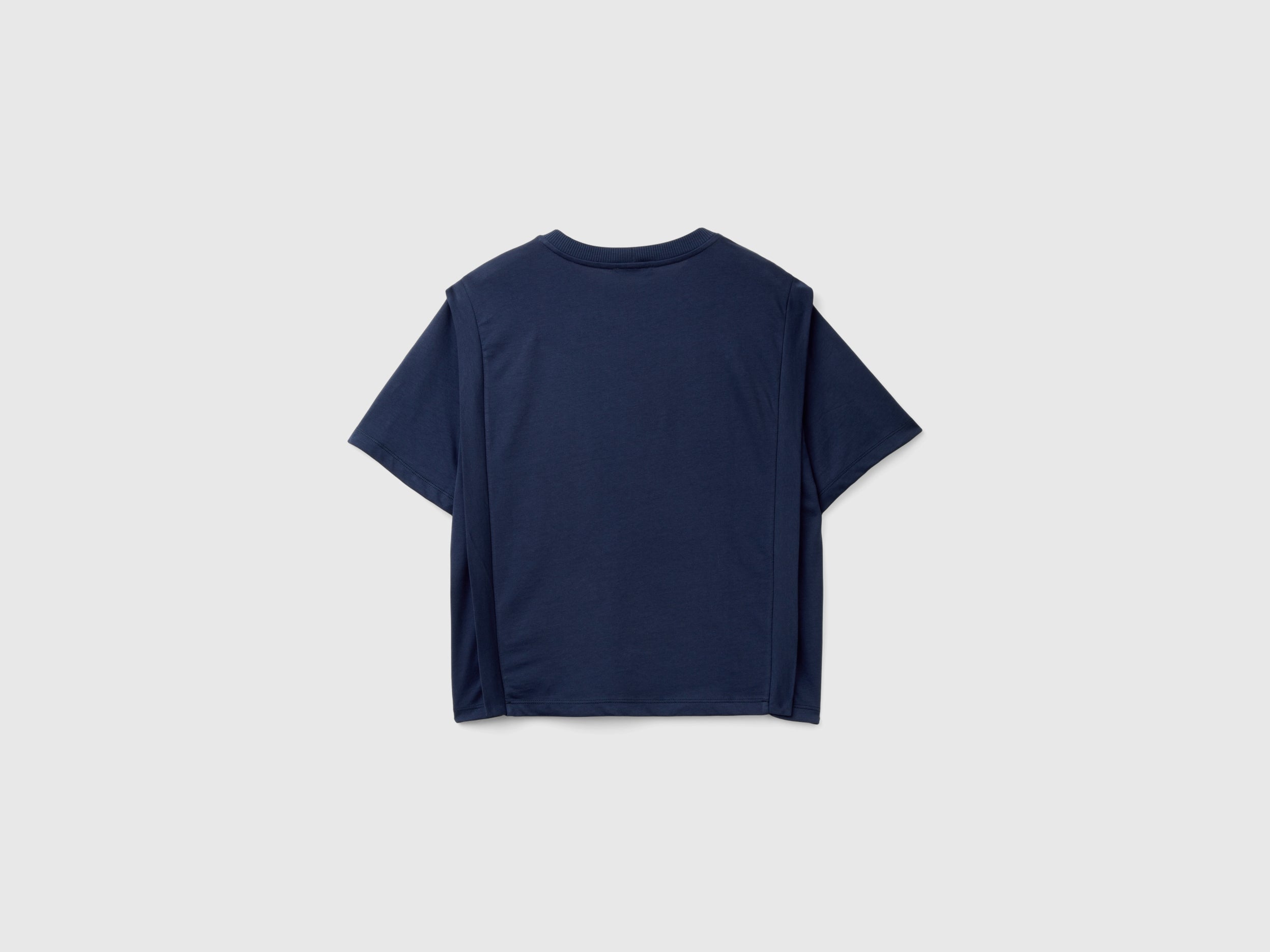 يونايتد كولورز اوف بينيتون تي شيرت نسائي بأكمام قصيرة وحواف مطوية بالأجناب