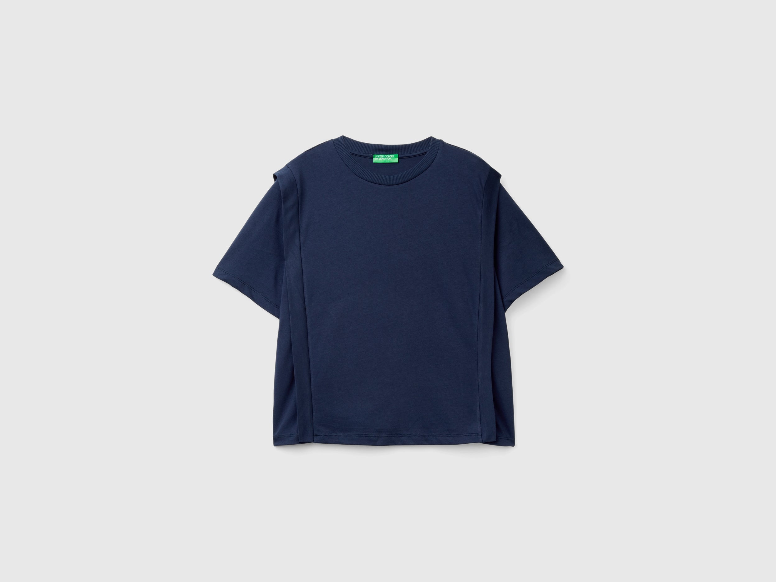 يونايتد كولورز اوف بينيتون تي شيرت نسائي بأكمام قصيرة وحواف مطوية بالأجناب