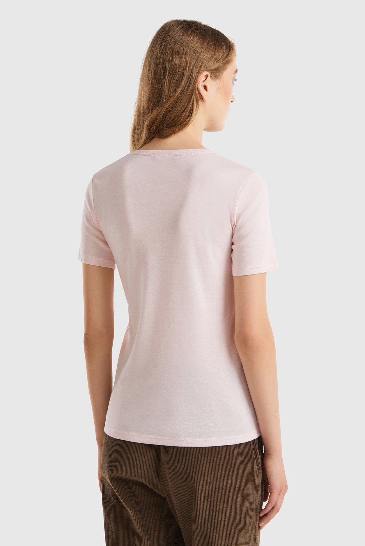 يونايتد كولورز اوف بينيتون تي شيرت نسائي بأكمام قصيرة وياقة دائرية سادة