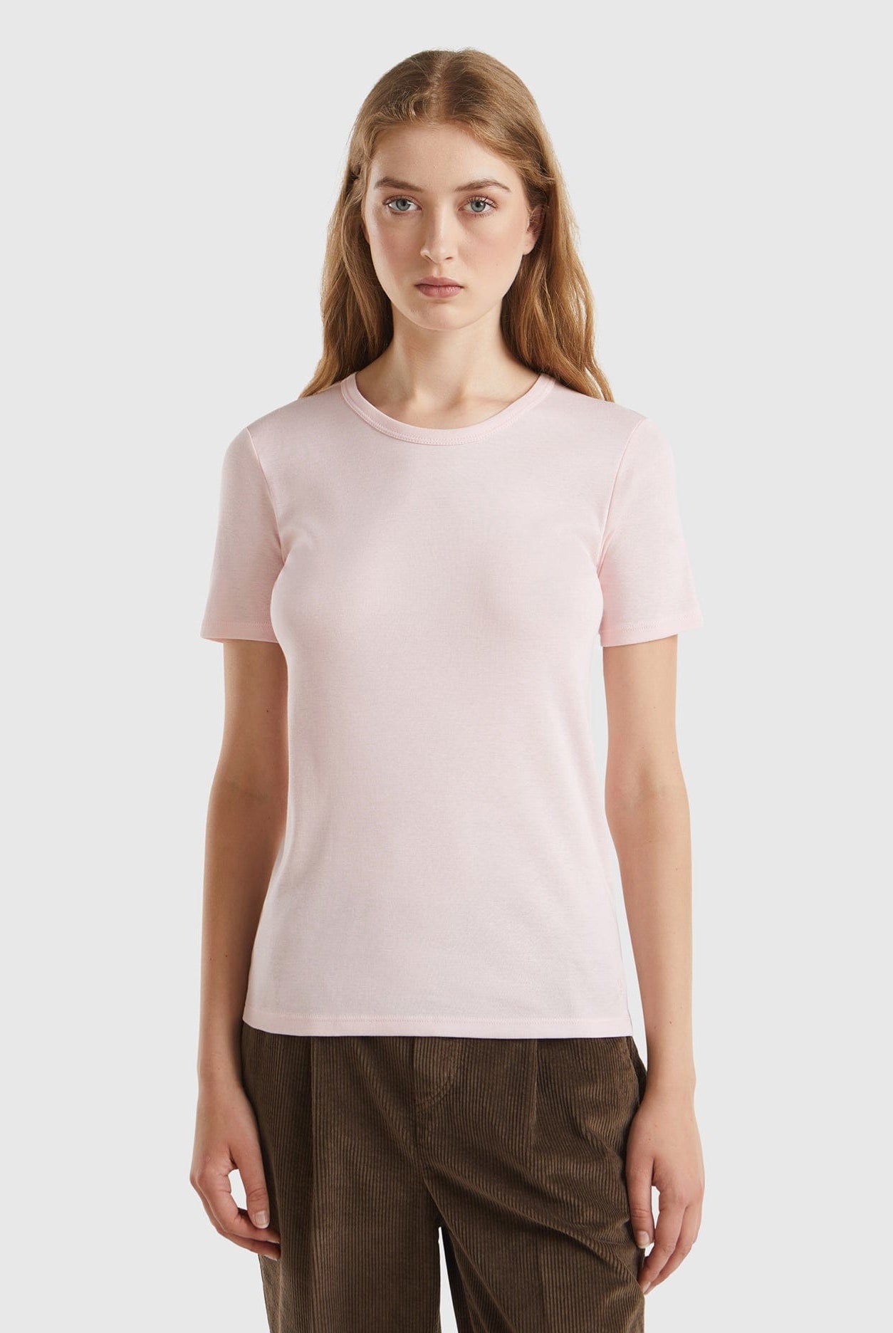 يونايتد كولورز اوف بينيتون تي شيرت نسائي بأكمام قصيرة وياقة دائرية سادة