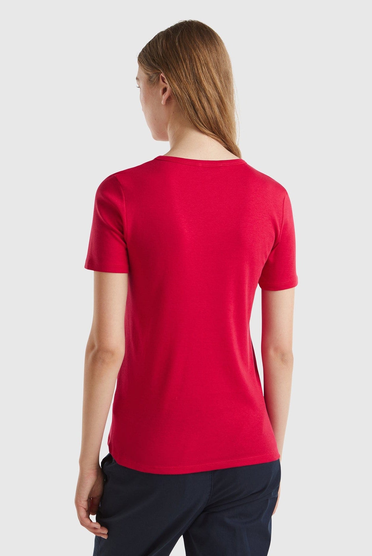 يونايتد كولورز اوف بينيتون تي شيرت نسائي بأكمام قصيرة وياقة دائرية سادة