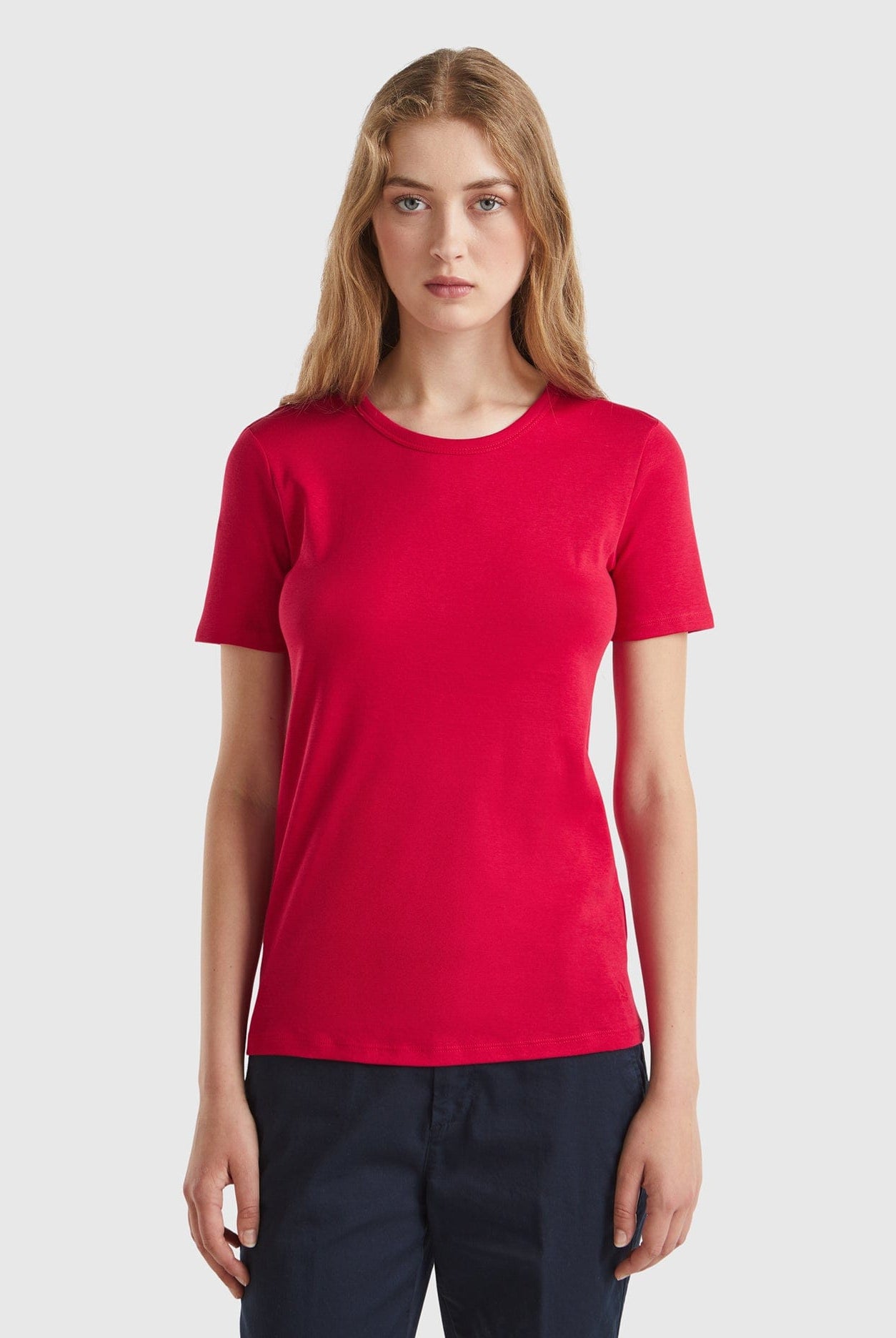 يونايتد كولورز اوف بينيتون تي شيرت نسائي بأكمام قصيرة وياقة دائرية سادة