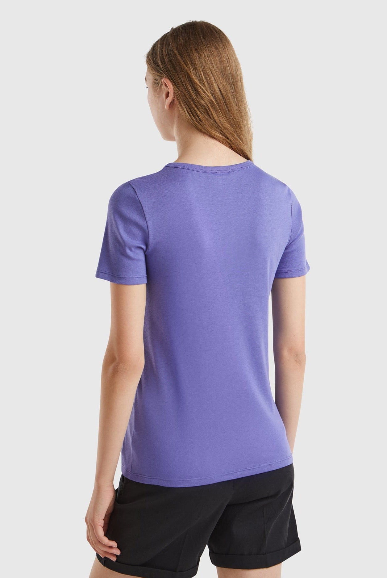 يونايتد كولورز اوف بينيتون تي شيرت نسائي بأكمام قصيرة وياقة دائرية سادة